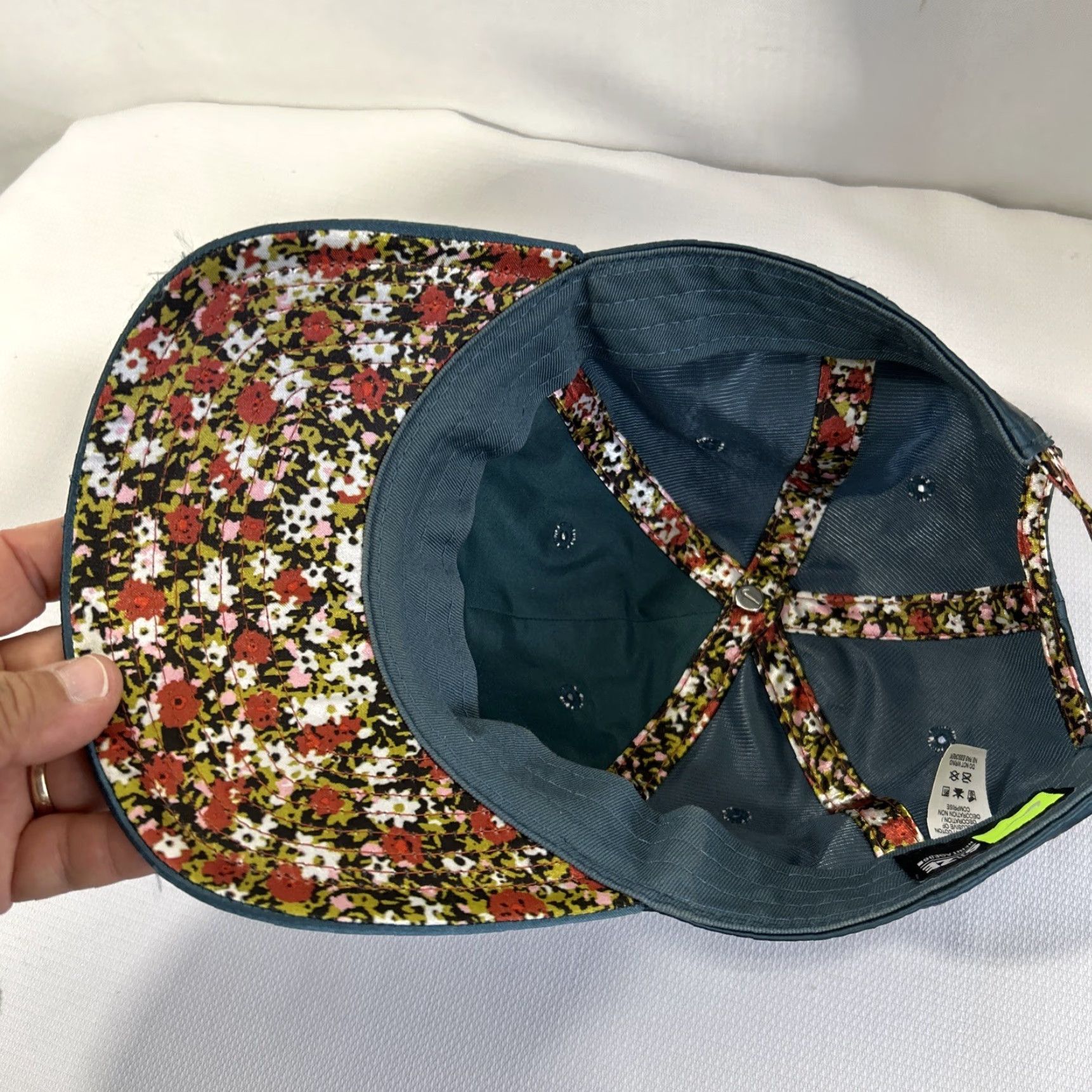 Nike Nike Heritage 86 Hat OSFM Satin Blue Floral Running Sports Cap Unisex Adults Women Men Adjustable Sweatband Heritage86 Size ONE SIZE - 7 Thumbnail