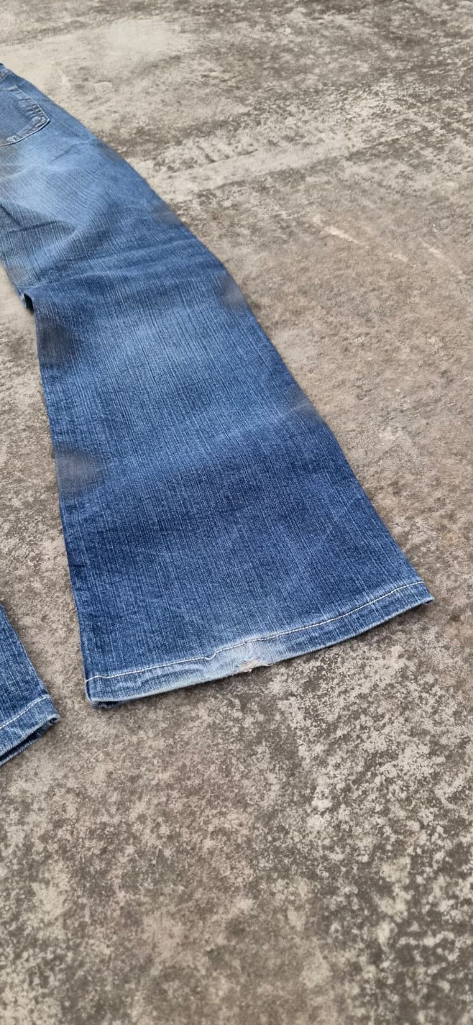 Roberto Cavalli 00s Just Cavalli Dramatic Dirty Wash Flared Denim Jeans Size 26" / US 2 / IT 38 - 6 Thumbnail