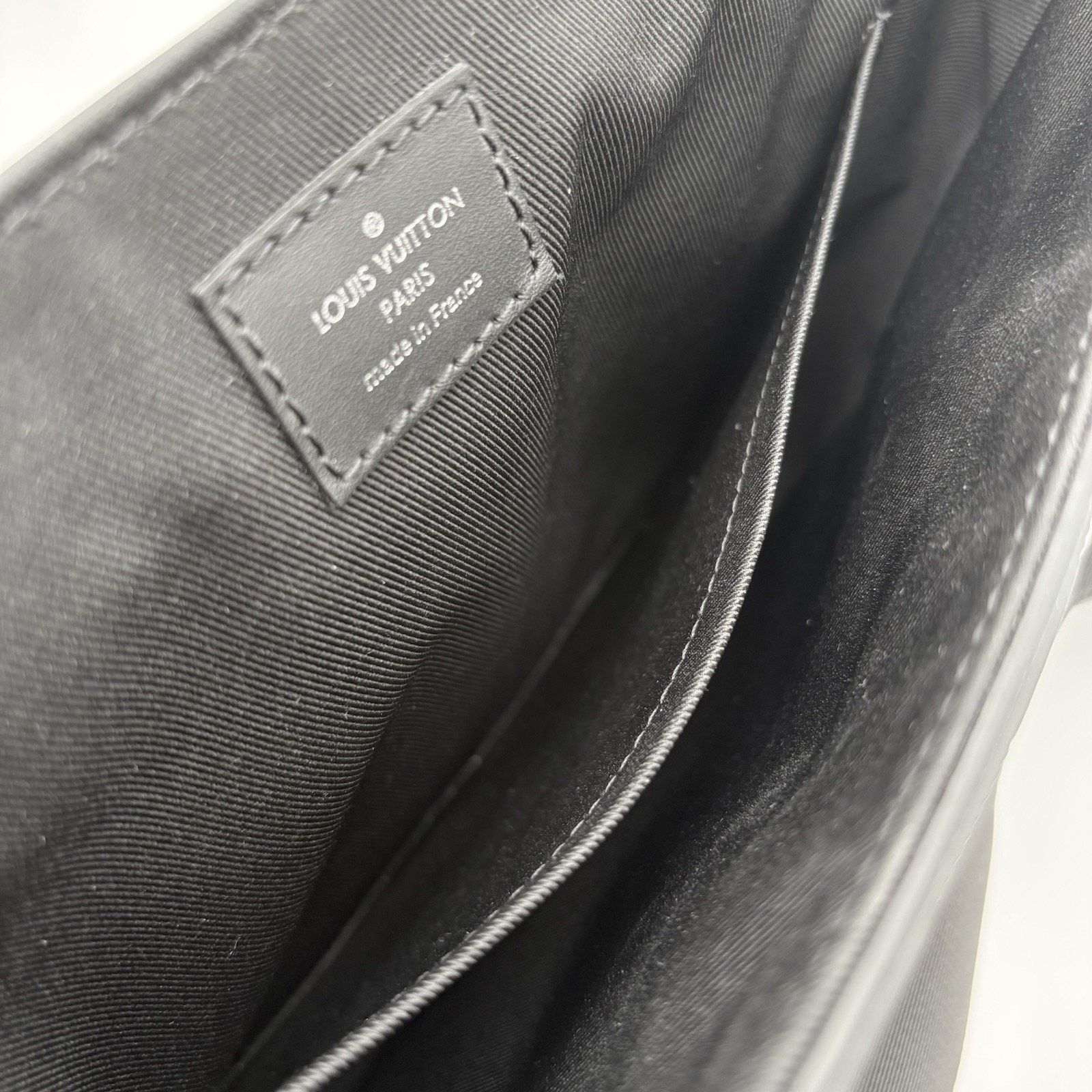 Louis Vuitton Louis Vuitton District PM Infini Messenger Bag | PRISTINE! Size ONE SIZE - 19 Thumbnail