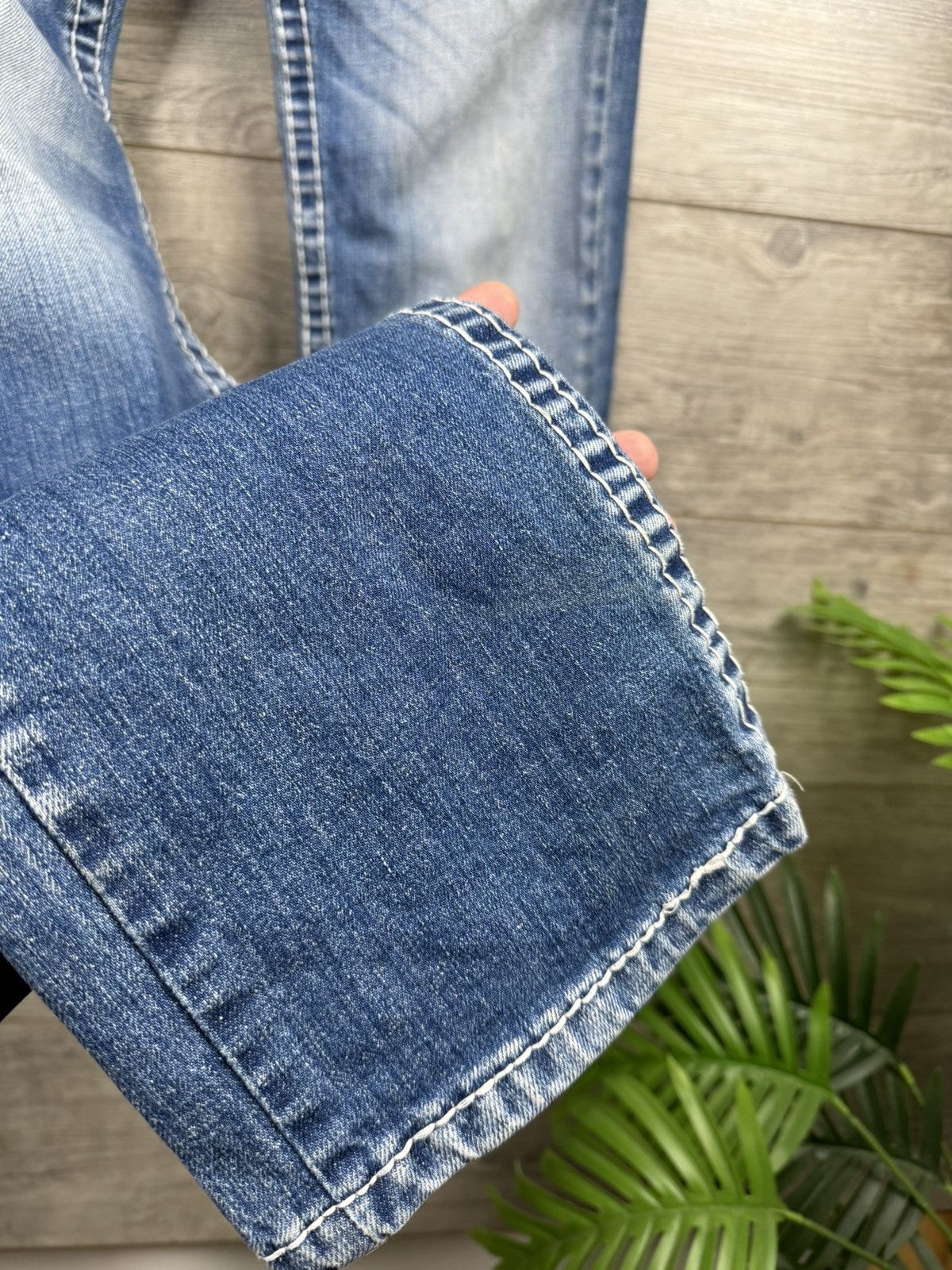 TRUE RELIGION VINTAGE BIG LOGO Y2K JAPANESE JEANS SIZE 33