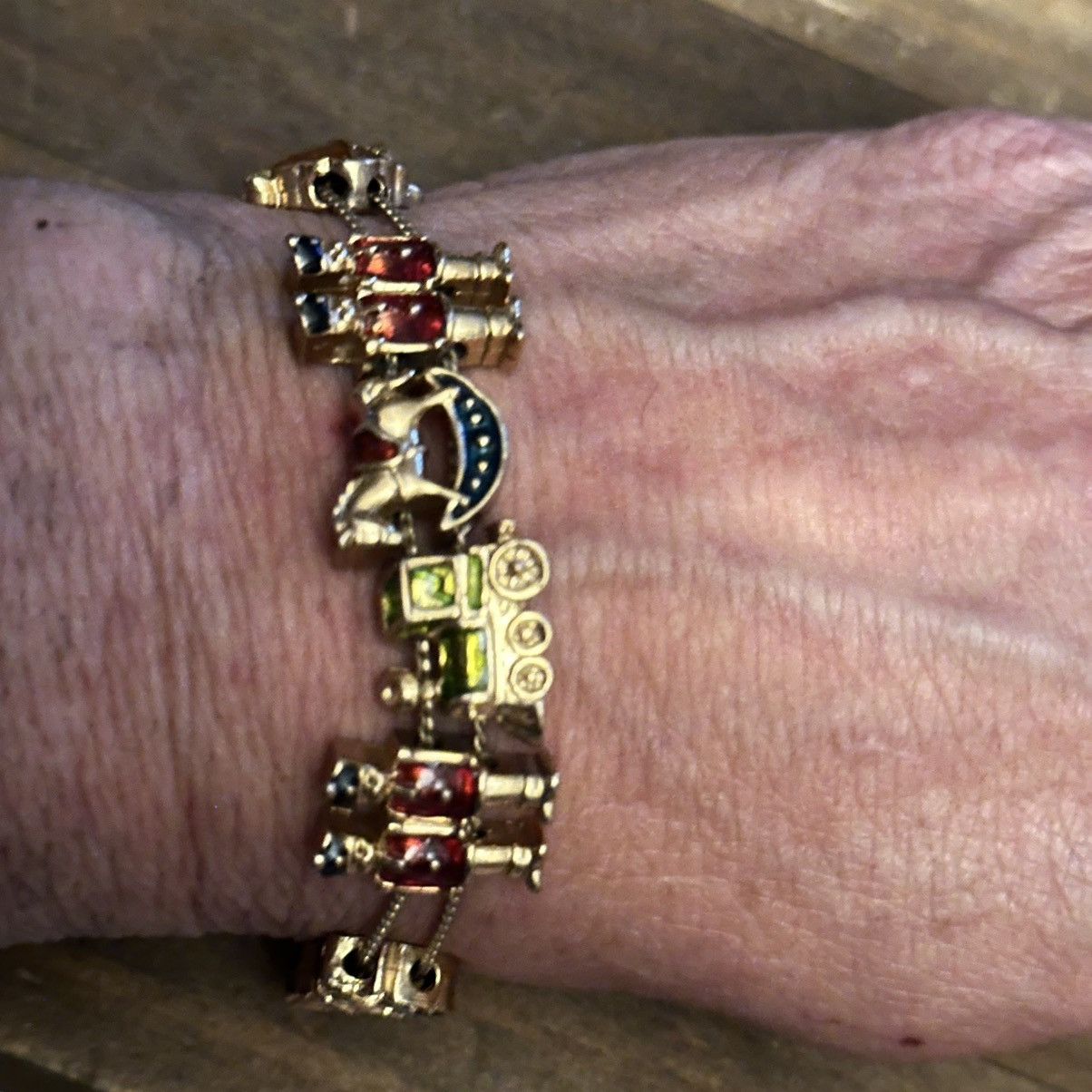 Other × Vintage Vintage Avon Christmas sliding charm bracelet Size ONE SIZE - 5 Thumbnail