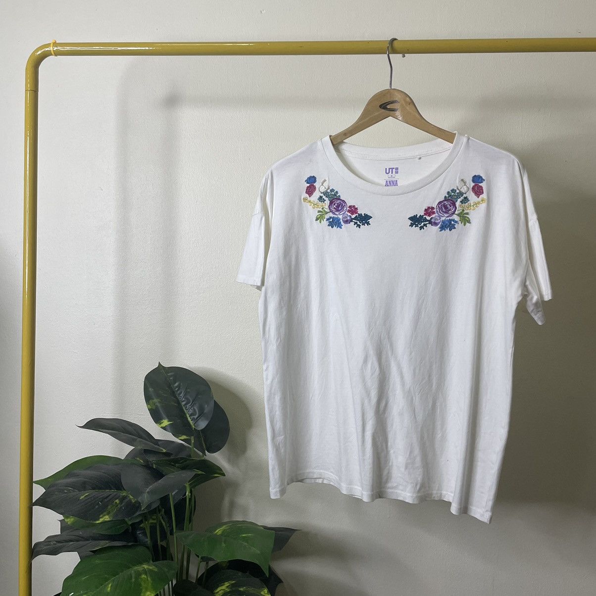 Japanese Brand Uniqlo x Anna Sui Flower Collaboration T Shirt Size US M / EU 48-50 / 2 - 1 Thumbnail
