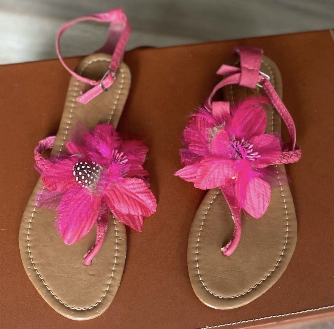 Other VINTAGE YOKI HOT PINK SANDALS FLATS Size US 7 / IT 37 - 1 Thumbnail