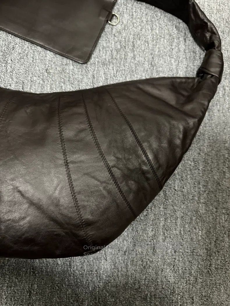 Lemaire LEMAIRE Large deep chocolate-colored sheepskin horn bag Size ONE SIZE - 3 Thumbnail