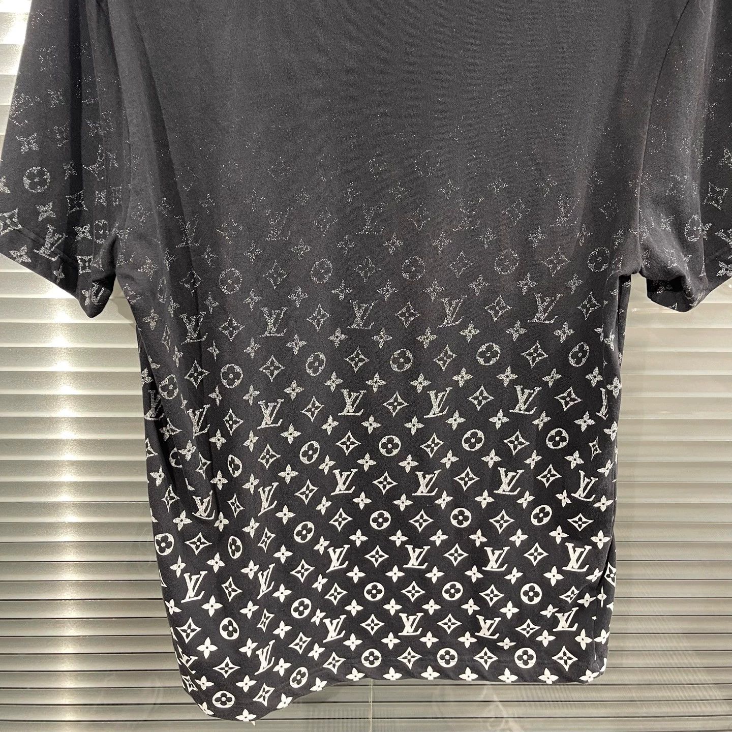 Louis Vuitton LV gradient Monogram all over short tee M 99 new Size US M / EU 48-50 / 2 - 5 Thumbnail
