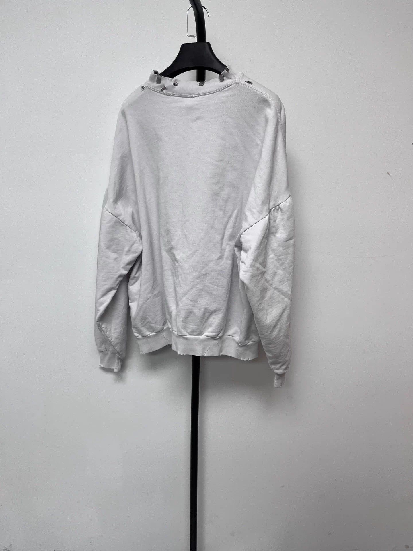 Balenciaga Balenciaga Perforated Logo Crewneck Sweatshirt Size S / US 4 / IT 40 - 2 Thumbnail