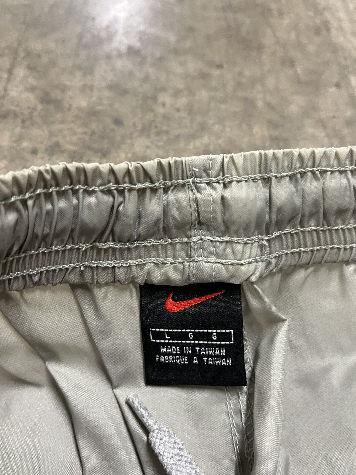 Nike × Vintage Nike track pants y2k nylon lightweight baggy streetwear Size US 30 / EU 46 - 5 Thumbnail