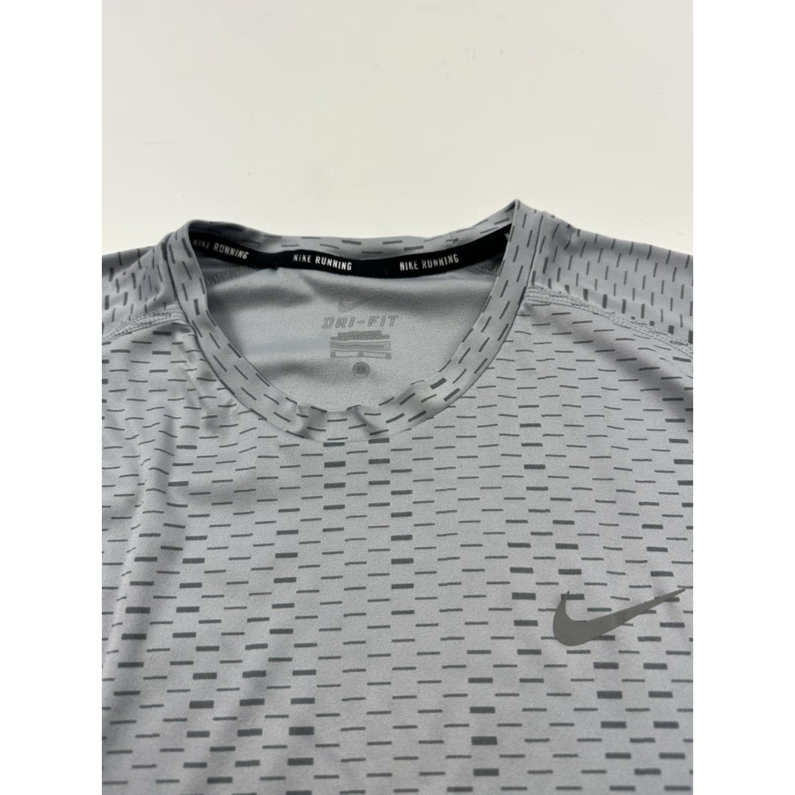 Nike Nike Shirt Mens M Gray Pullover Short Sleeve Running Run Top Size US M / EU 48-50 / 2 - 2 Thumbnail