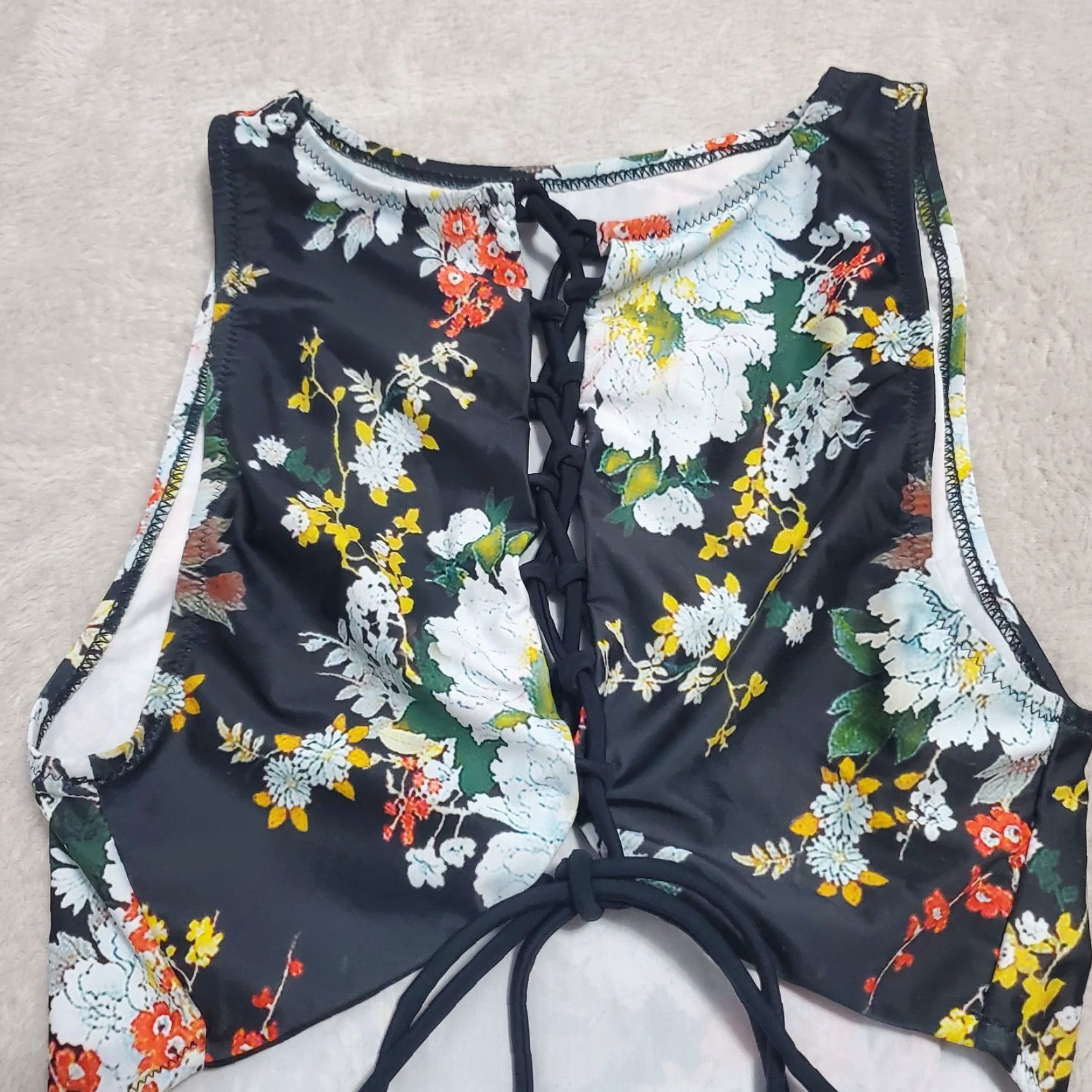 PrettyLittleThing VINTAGE Pretty Little Thing Swimsuit Women 6 Black Floral Lace Up Back Halter High Cut? Size ONE SIZE - 6 Thumbnail