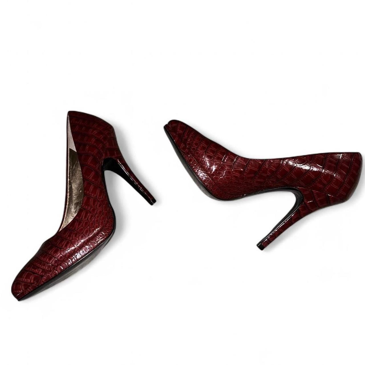 BCBGeneration BCBG Y2K NWOT CHERRYCOLA RED patent leather croc Size US 10 / IT 40 - 4 Thumbnail