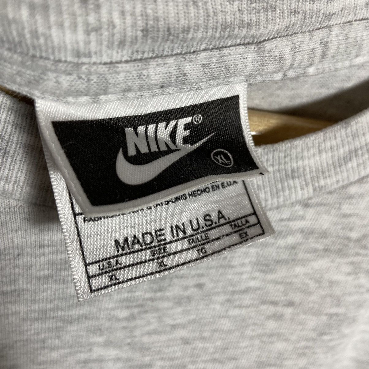 Nike Vintage 90s Nike Swoosh Basketball T-Shirt Size US XL / EU 56 / 4 - 6 Thumbnail