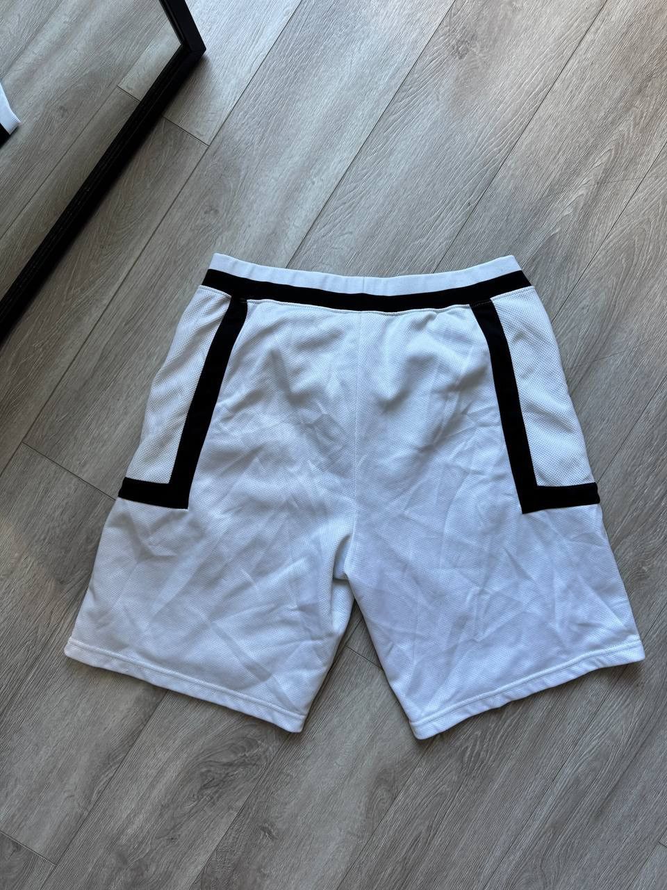 Drake × October's Very Own Octobers very own Drake OVO runner owl logo shorts SIZE L Size US 34 / EU 50 - 4 Thumbnail