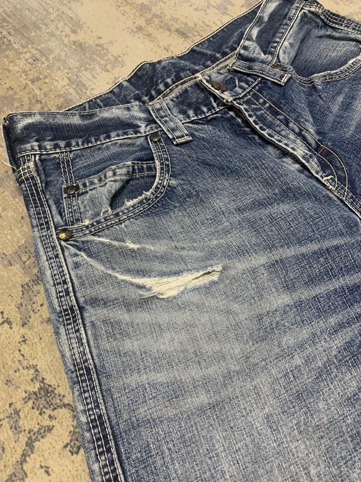 Levi's Vintage Levis 503 Buckle Back Distressed Denim Jeans 33x32 Size US 33 - 7 Thumbnail