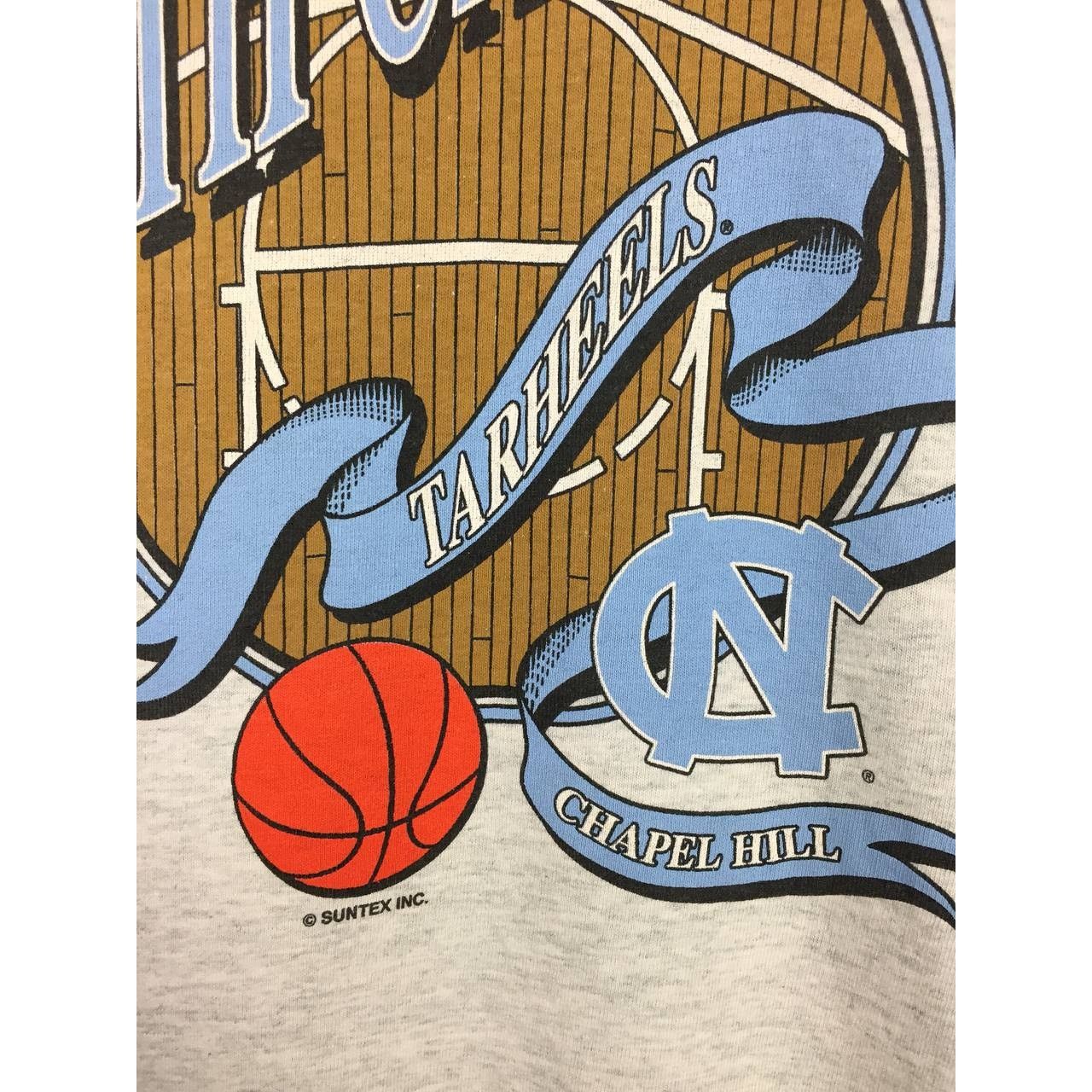 Vintage Vtg 90s North Caroline Tar Heels Basketball Team Tee Size US L / EU 52-54 / 3 - 5 Thumbnail