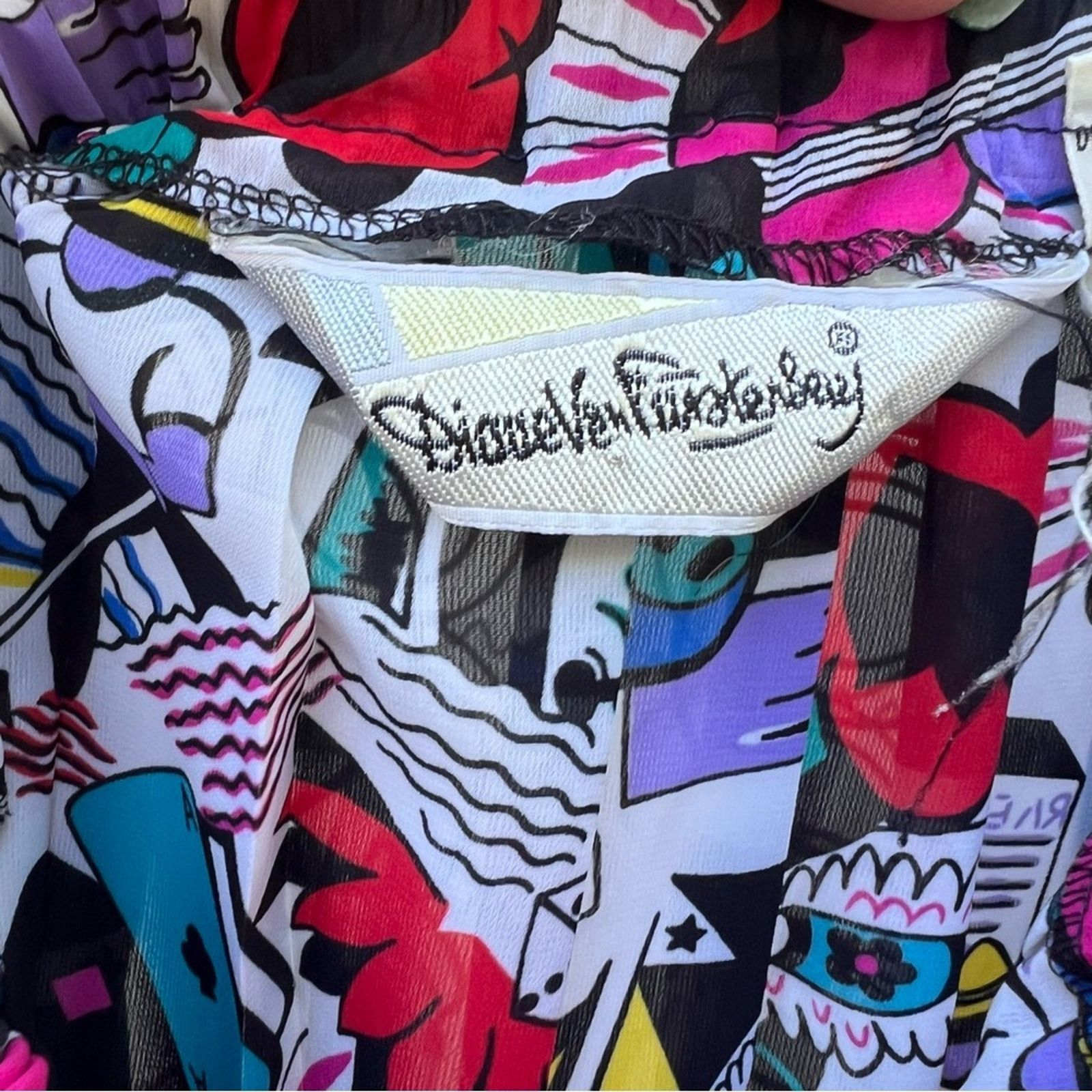 Vintage DianeVonFurstenberg pop art comic graffiti Perma pleat skirt Size 30" / US 8 / IT 44 - 4 Thumbnail