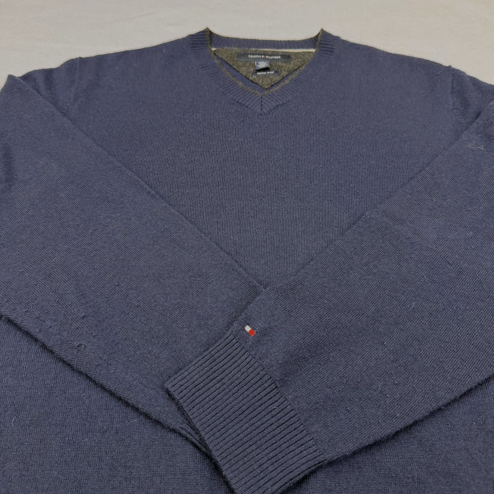 Tommy Hilfiger VINTAGE Tommy Hilfiger Sweater Mens XL Blue Merino Wool V Neck Logo Knit Pullover Size US XL / EU 56 / 4 - 5 Thumbnail