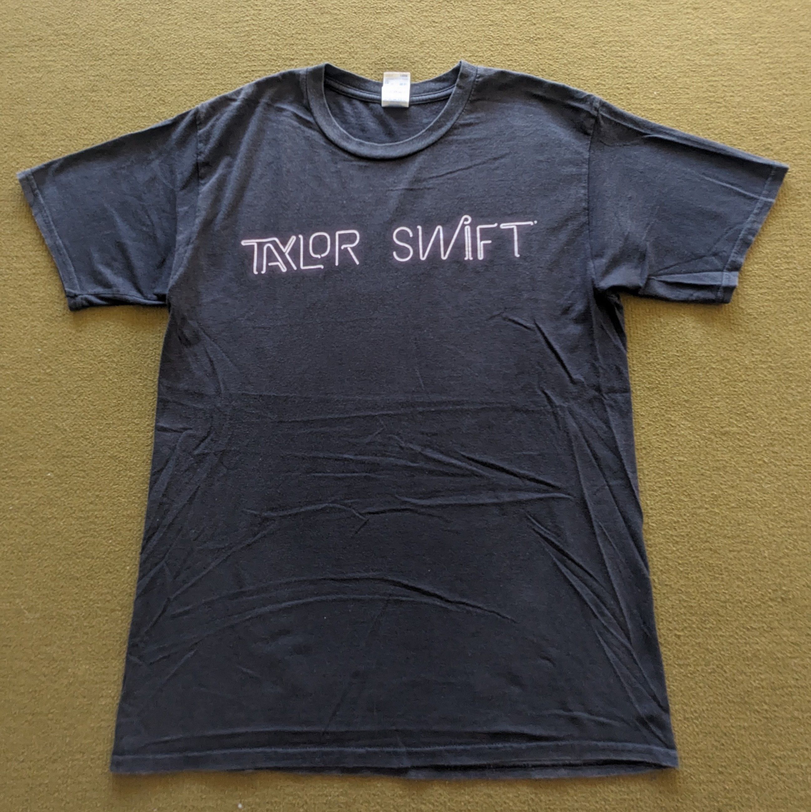 Band Tees Vintage TAYLOR SWIFT The 1989 World Tour T-shirt Size US M / EU 48-50 / 2 - 1 Thumbnail