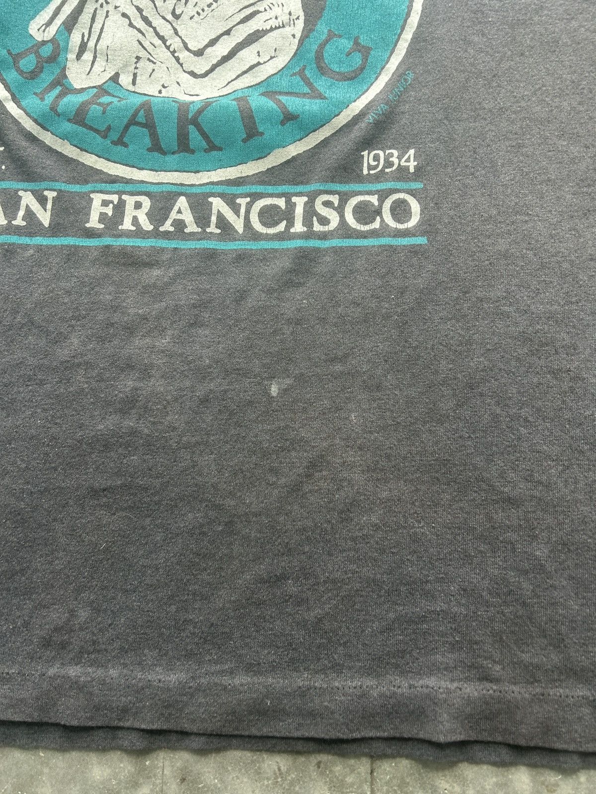 Unsound Rags × Vintage Vintage 90s Faded Black Alcatraz Graphic Tee Size US L / EU 52-54 / 3 - 4 Thumbnail