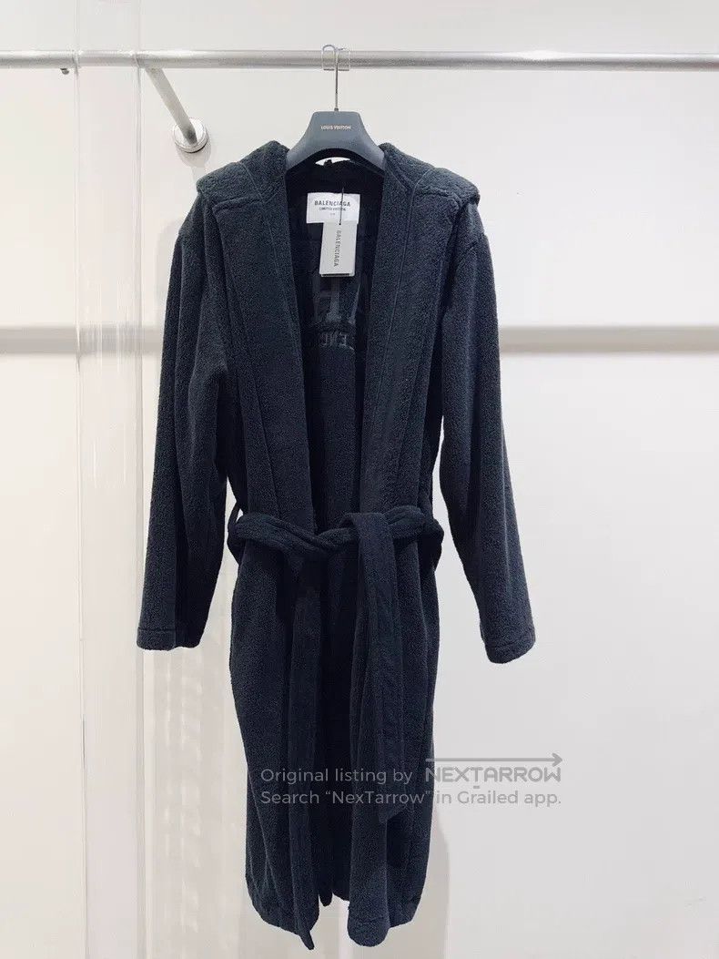 Balenciaga Balenciaga Bathrobe Coat Size XS / US 0-2 / IT 36-38 - 1 Thumbnail