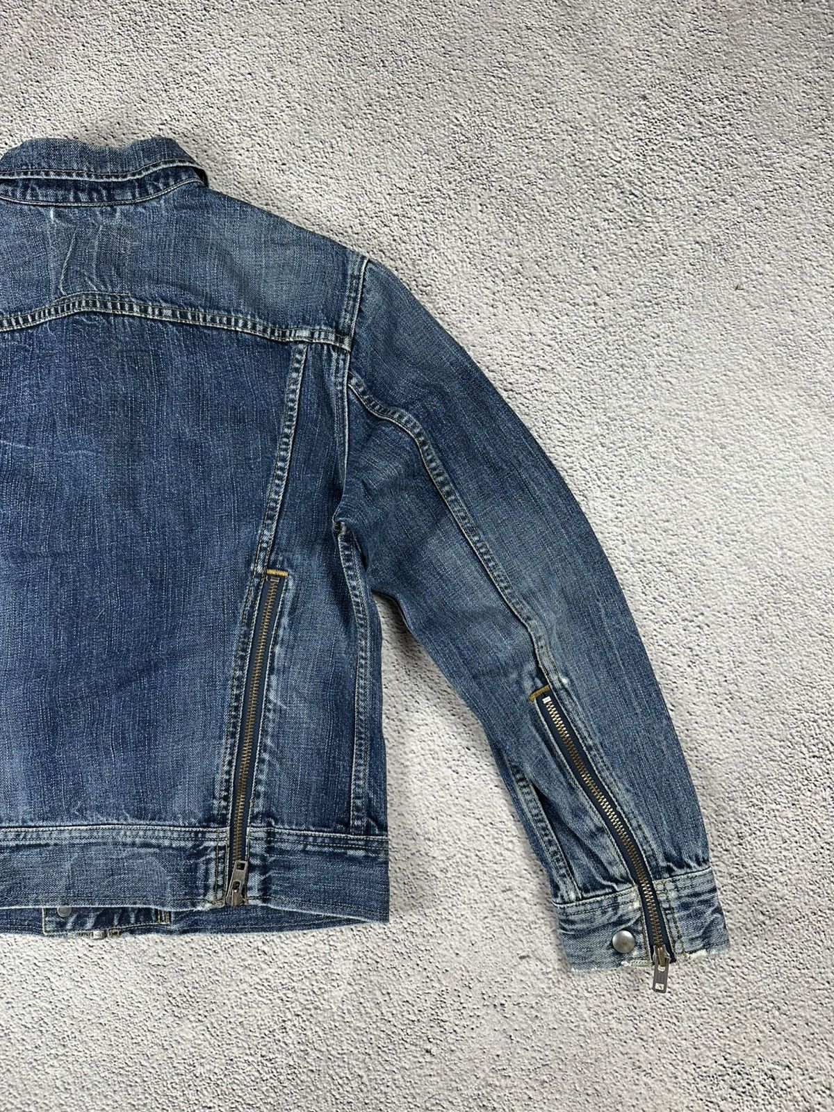 Levi's Vintage Clothing Vintage Levi’s Woman’s Denim Jean 90s Jacket Faded Style Size M / US 6-8 / IT 42-44 - 11 Thumbnail
