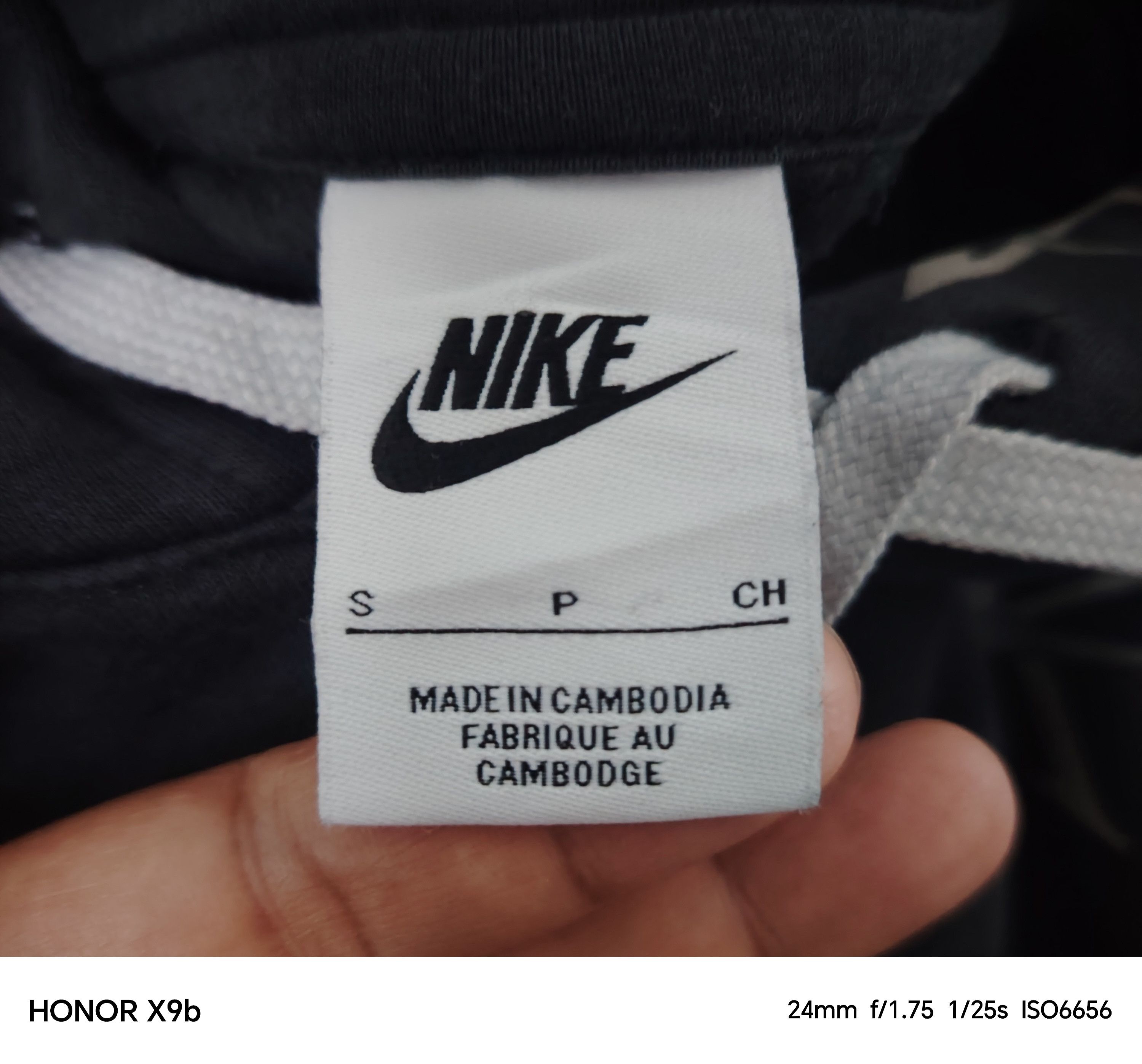 Nike Vintage Nike Swoosh Sportwear Distressed Hoodies Size US M / EU 48-50 / 2 - 13 Thumbnail