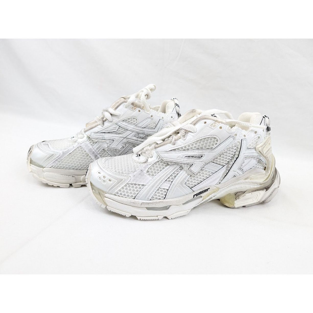 Balenciaga o1rshd1 Monocolor Runner Sneakers in White Size US 6 / EU 39 - 16 Thumbnail