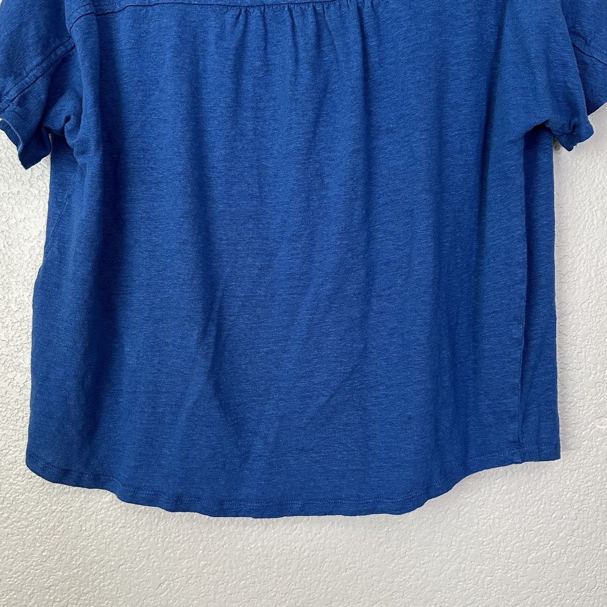 Chicos Chico’s 100% Linen Blue Stretch Henley Tee Size L / US 10 / IT 46 - 7 Thumbnail