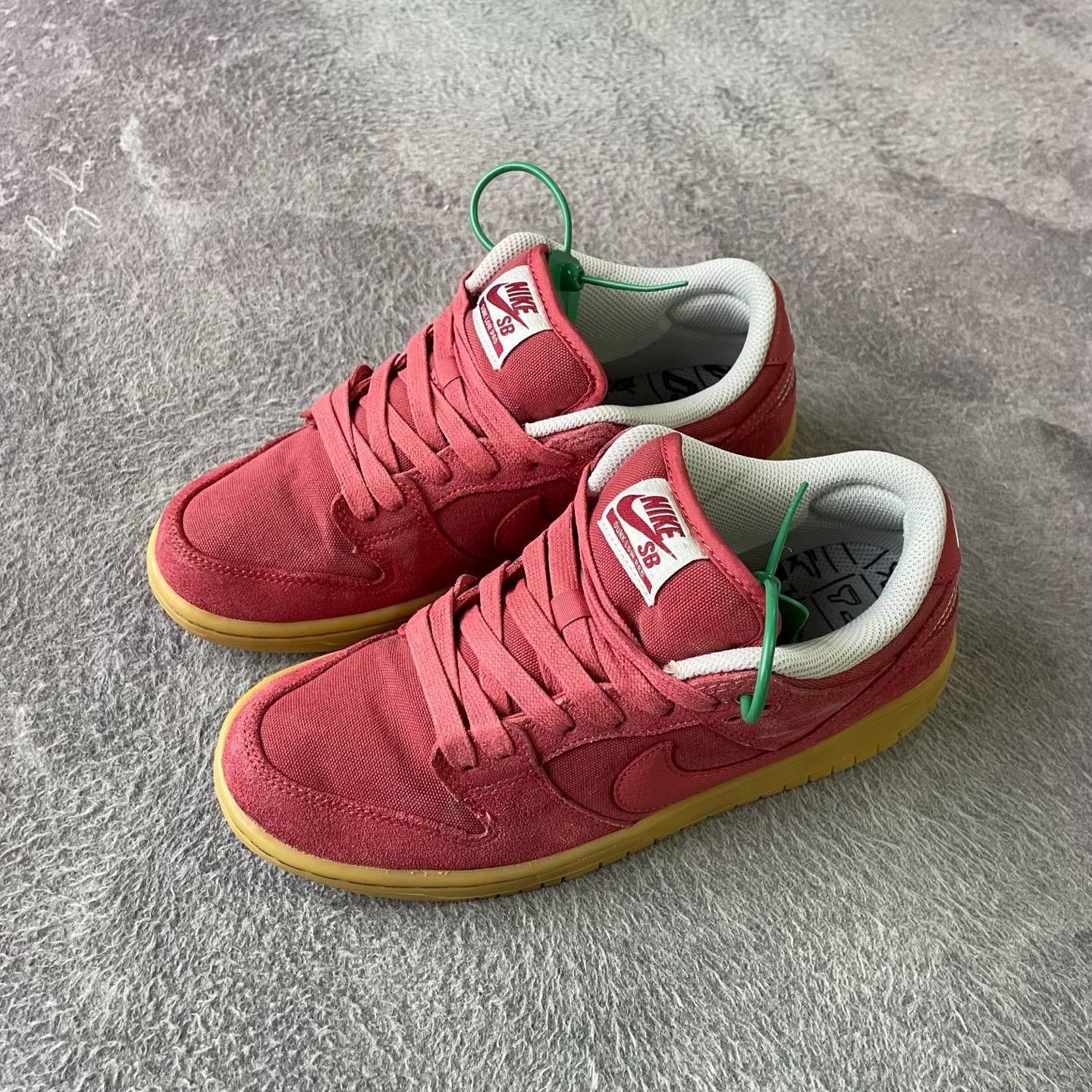 Nike Nike Red Lowtop Sneakers 39 Men Size US 6.5 / EU 39-40 - 1 Thumbnail