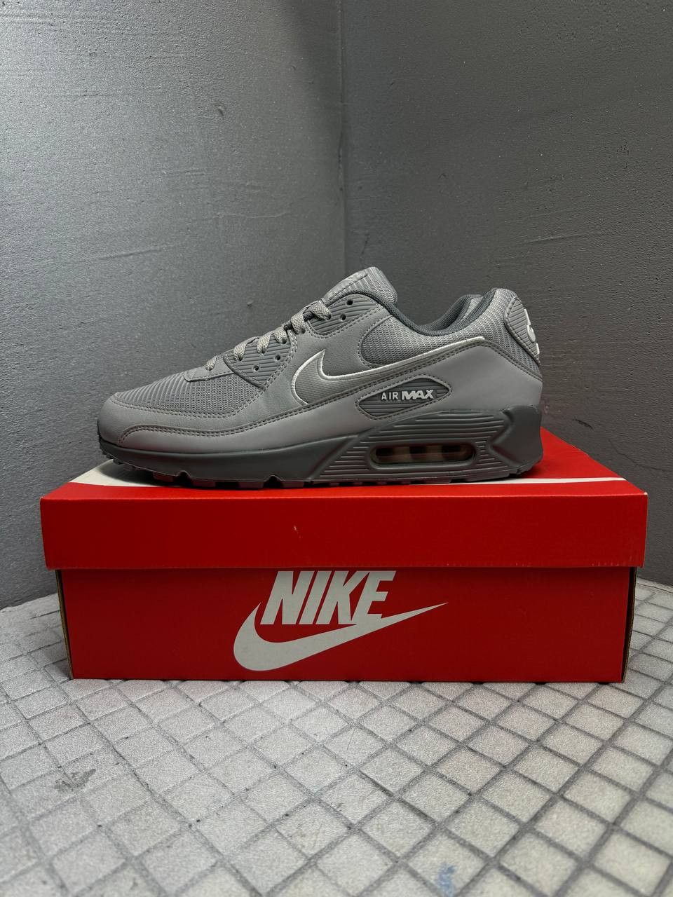 Nike Nike Air Max 90 Size US 11 / EU 44 - 4 Thumbnail
