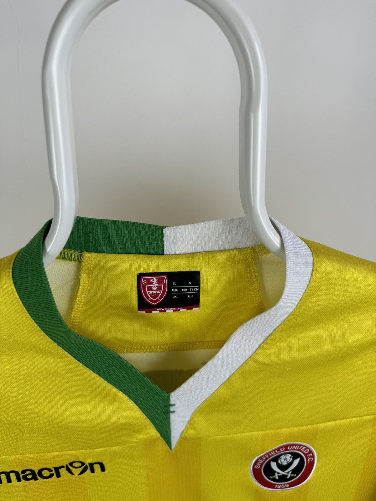Macron Macron Sheffield United 2013-2014 Away Football Jersey Size US S / EU 44-46 / 1 - 3 Thumbnail