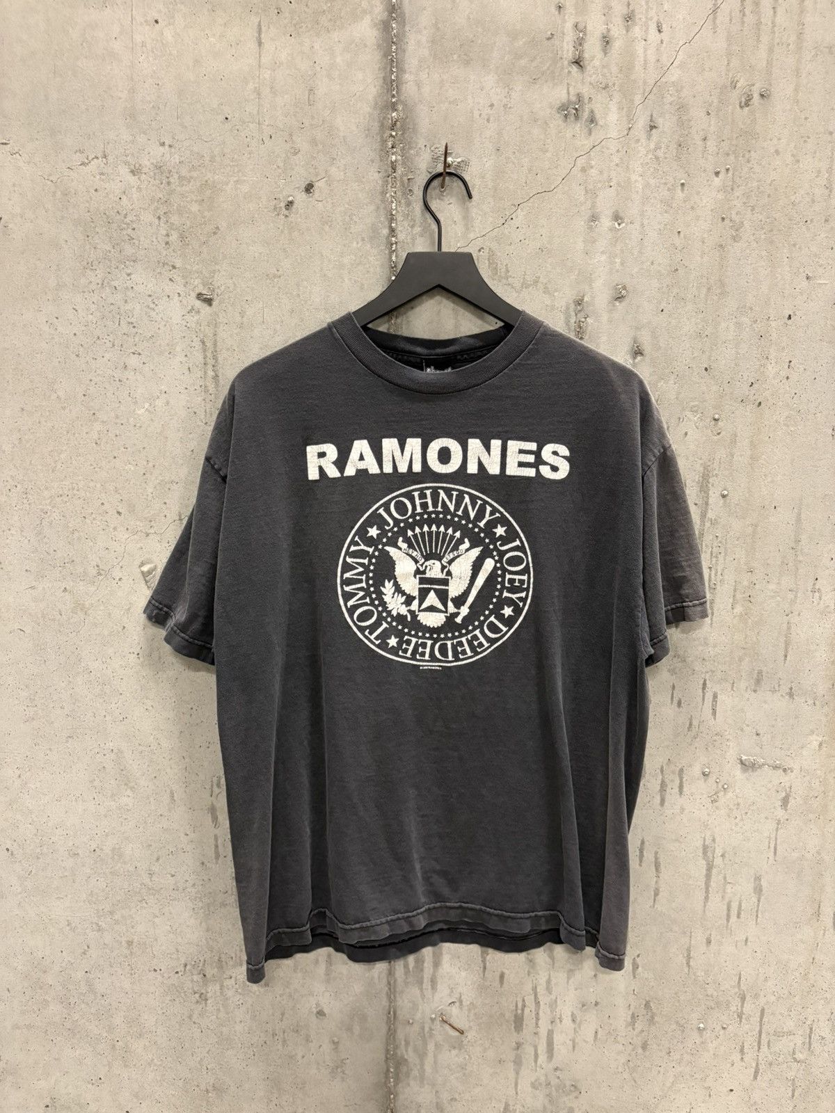 Band Tees Vintage Ramones Shirt Faded Distressed Grunge Band Thrashed Size US XL / EU 56 / 4 - 1 Thumbnail