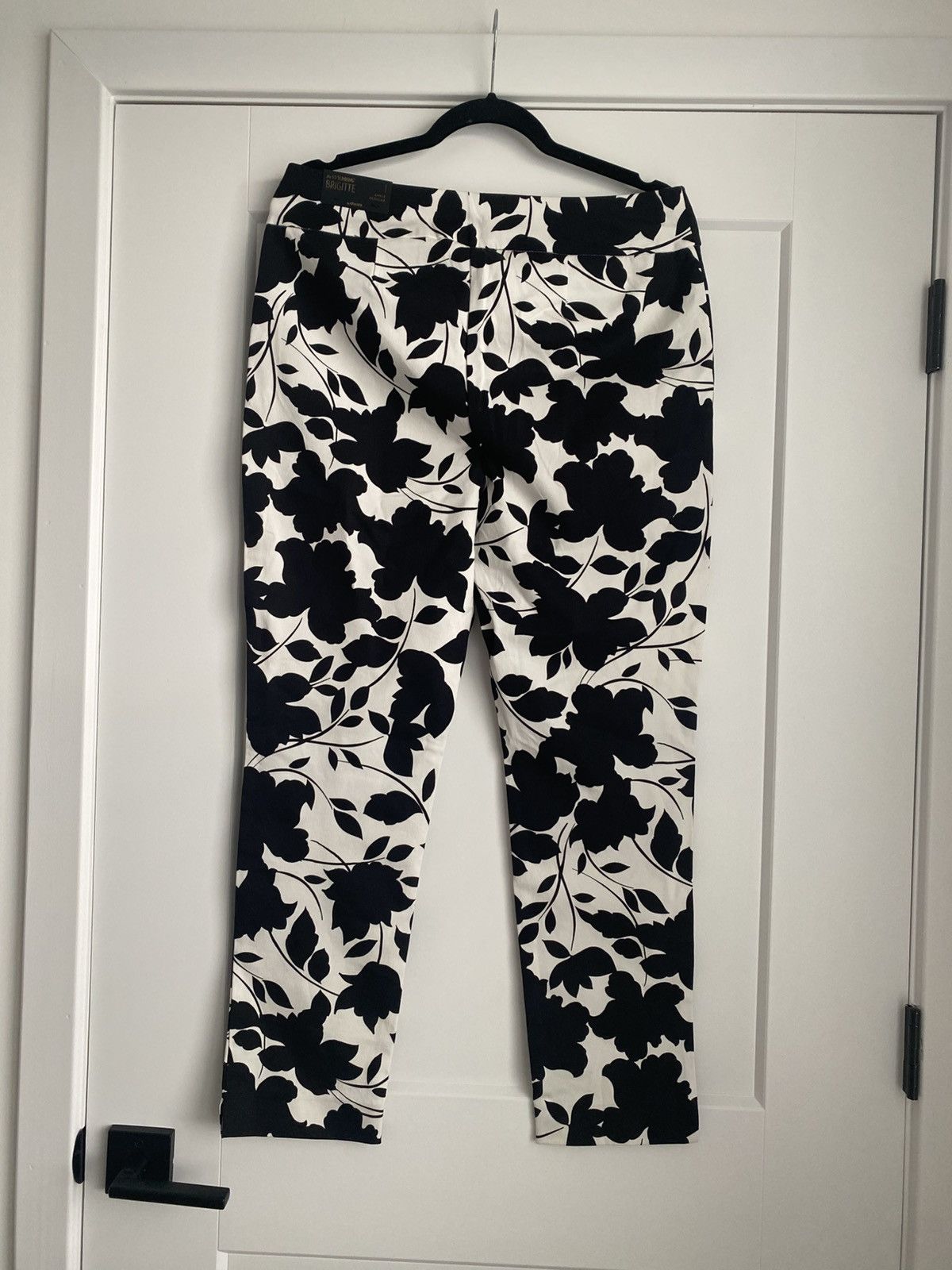 Chicos NWOT Chico's So Slimming black & white Brigitte pants Size 30" / US 8 / IT 44 - 6 Thumbnail