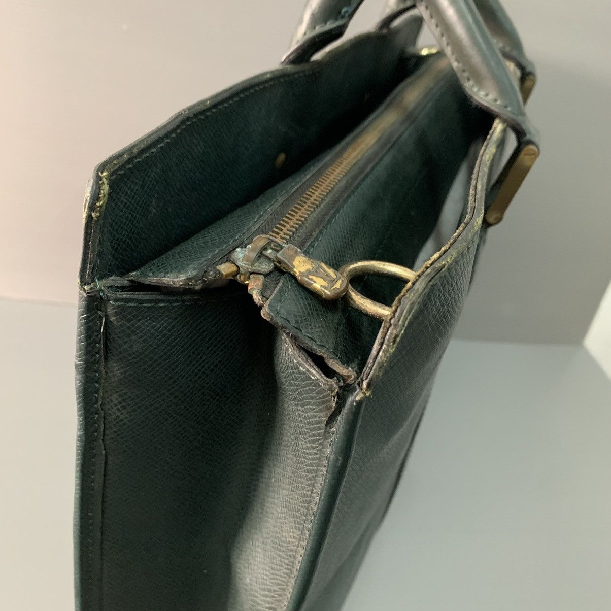 Louis Vuitton Louis Vuitton Taiga Green Briefcase Size ONE SIZE - 16 Thumbnail