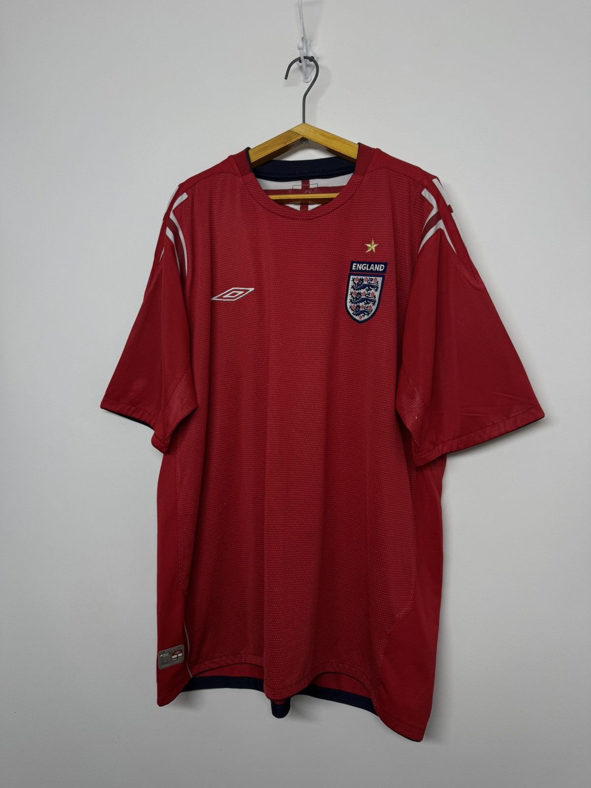 Umbro Vintage ENGLAND 2004 AWAY FOOTBALL SHIRT SOCCER JERSEY UMBRO Size US M / EU 48-50 / 2 - 5 Thumbnail