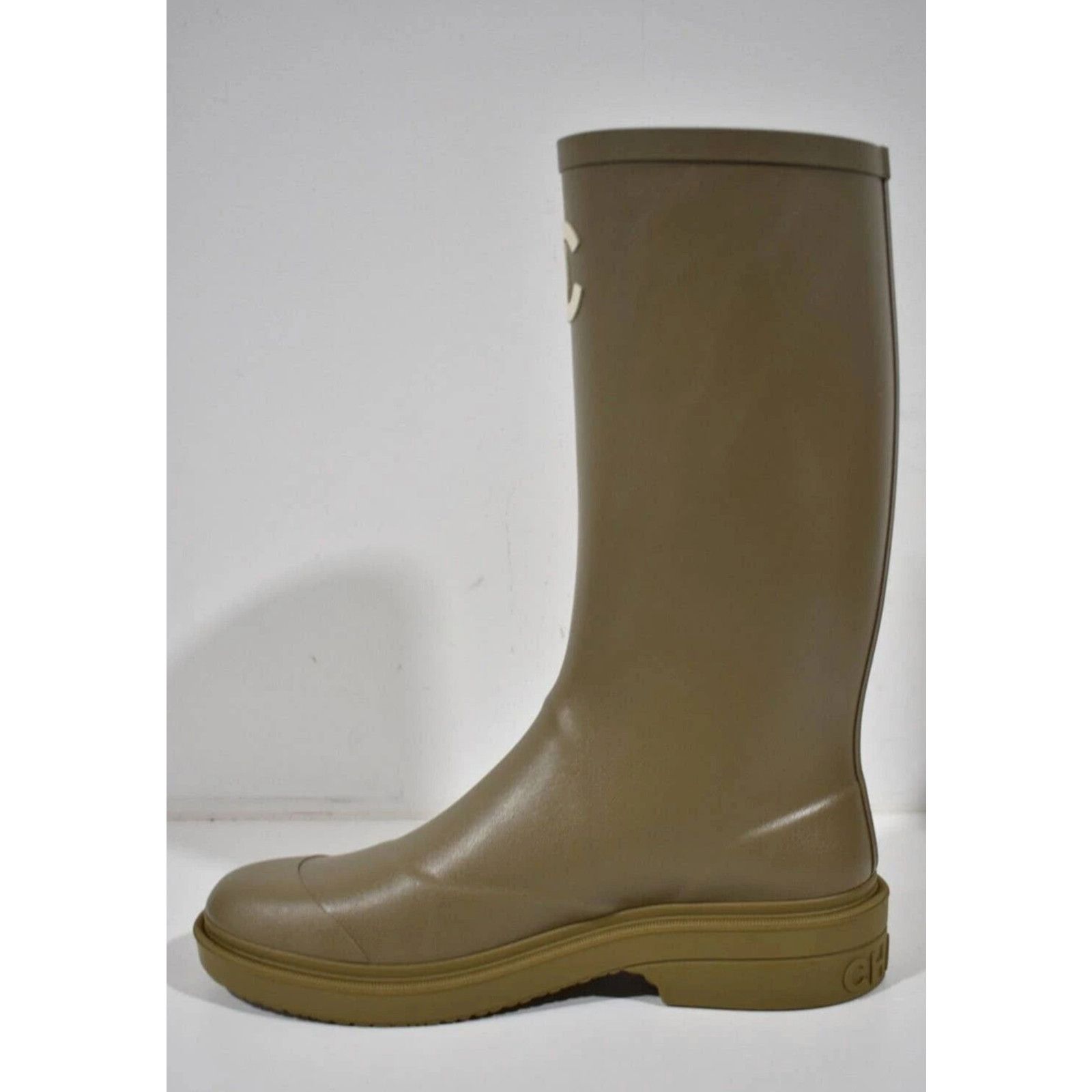 Chanel Chanel 22K Dark Beige White CC Logo High Rubber Rain Boot 40 Size US 10 / IT 40 - 8 Thumbnail