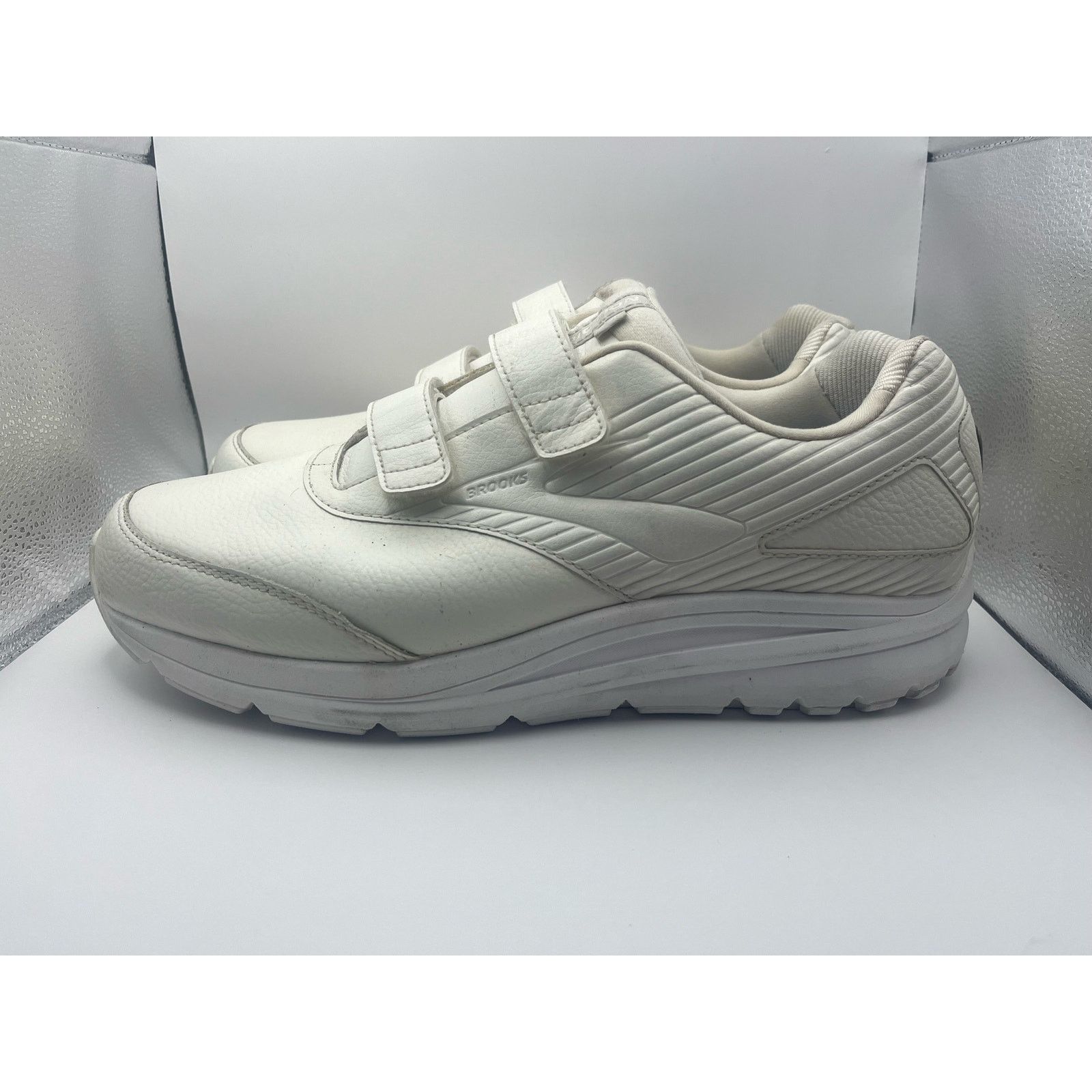 Brooks Brooks Addiction Walker walking shoes V-strap Mens USED Size US 12.5 / EU 45-46 - 2 Thumbnail