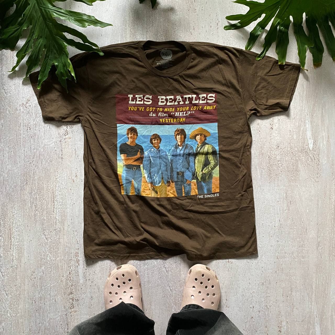 VINTAGE Y2K THE BEATLES THE SINGLES AMAZING BROWN Tee 245