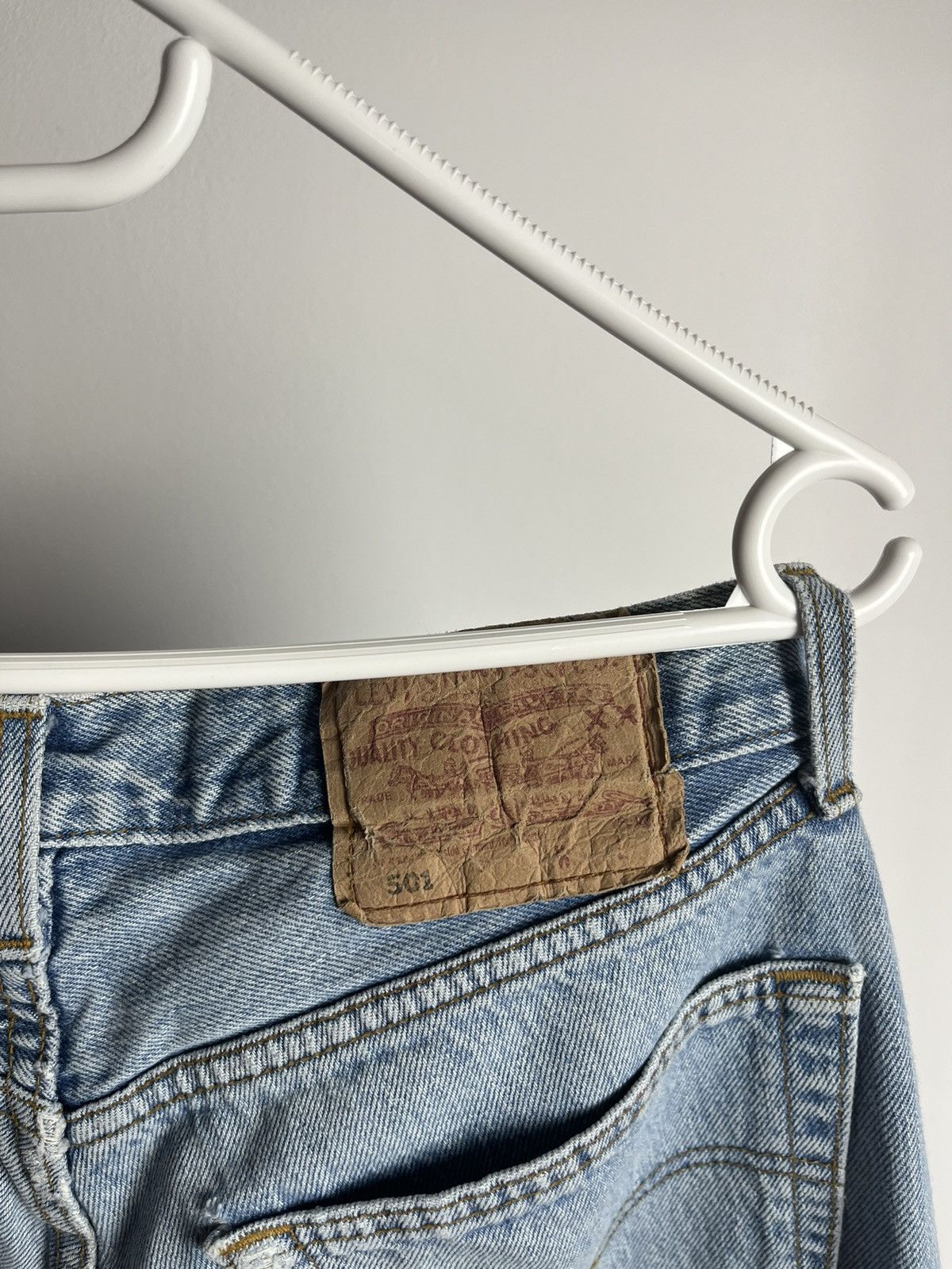Levi's × Vintage Size 33x34 Vintage 90s Levi's 501 Faded Blue Jeans Size US 33 - 4 Thumbnail