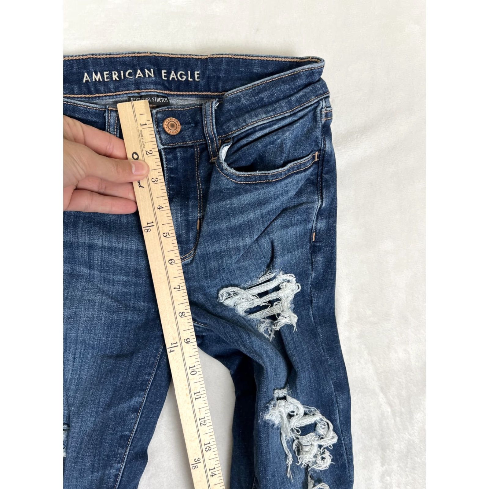 American Eagle Outfitters VINTAGE? No. American Eagle Jegging Jeans Womens 2 Blue Medium Wash Distressed Stretch Shirt? Size 26" / US 2 / IT 38 - 6 Thumbnail