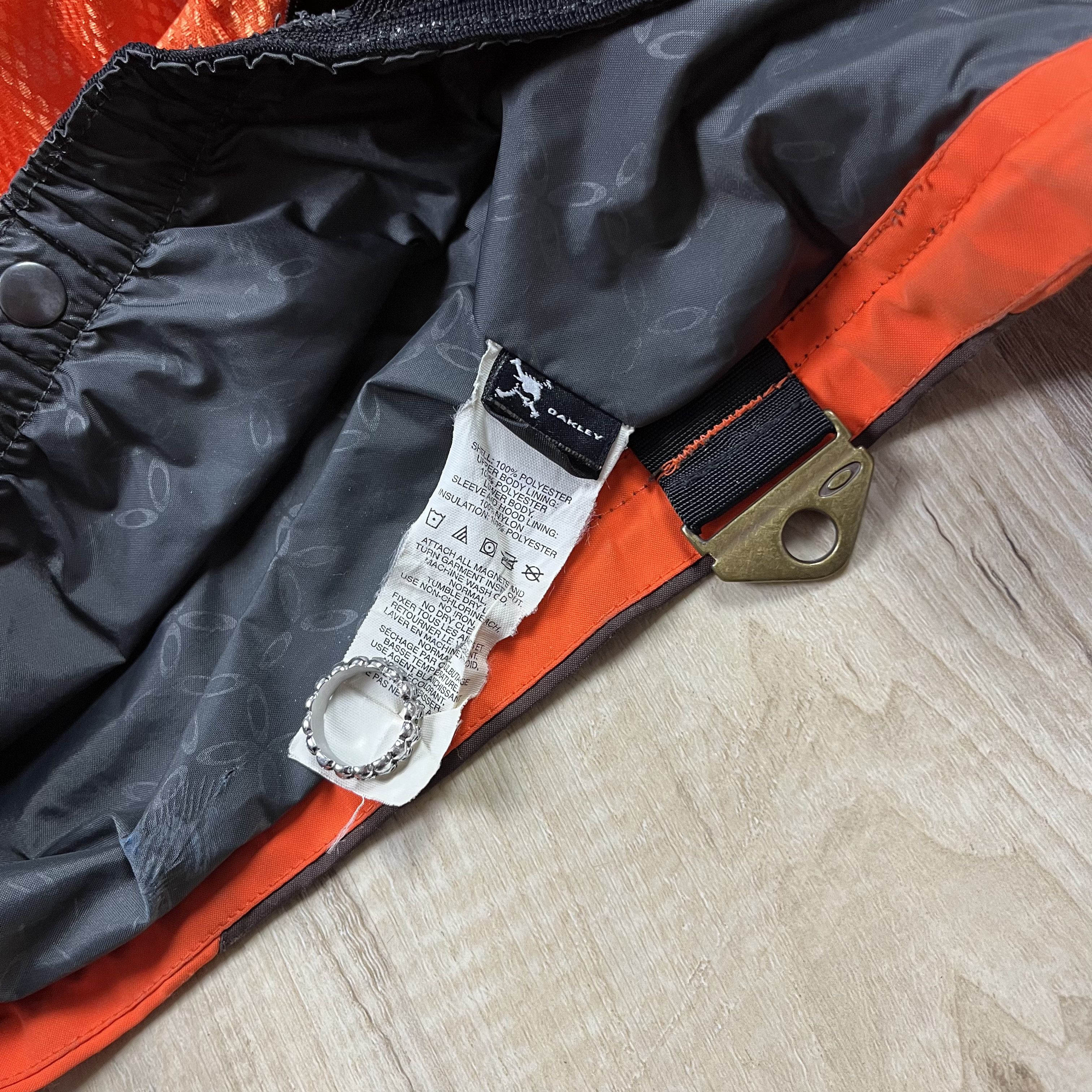 Oakley VTG Y2K Oakley Air Raid Jacket Snowboard Ski Cyber Size US L / EU 52-54 / 3 - 11 Thumbnail