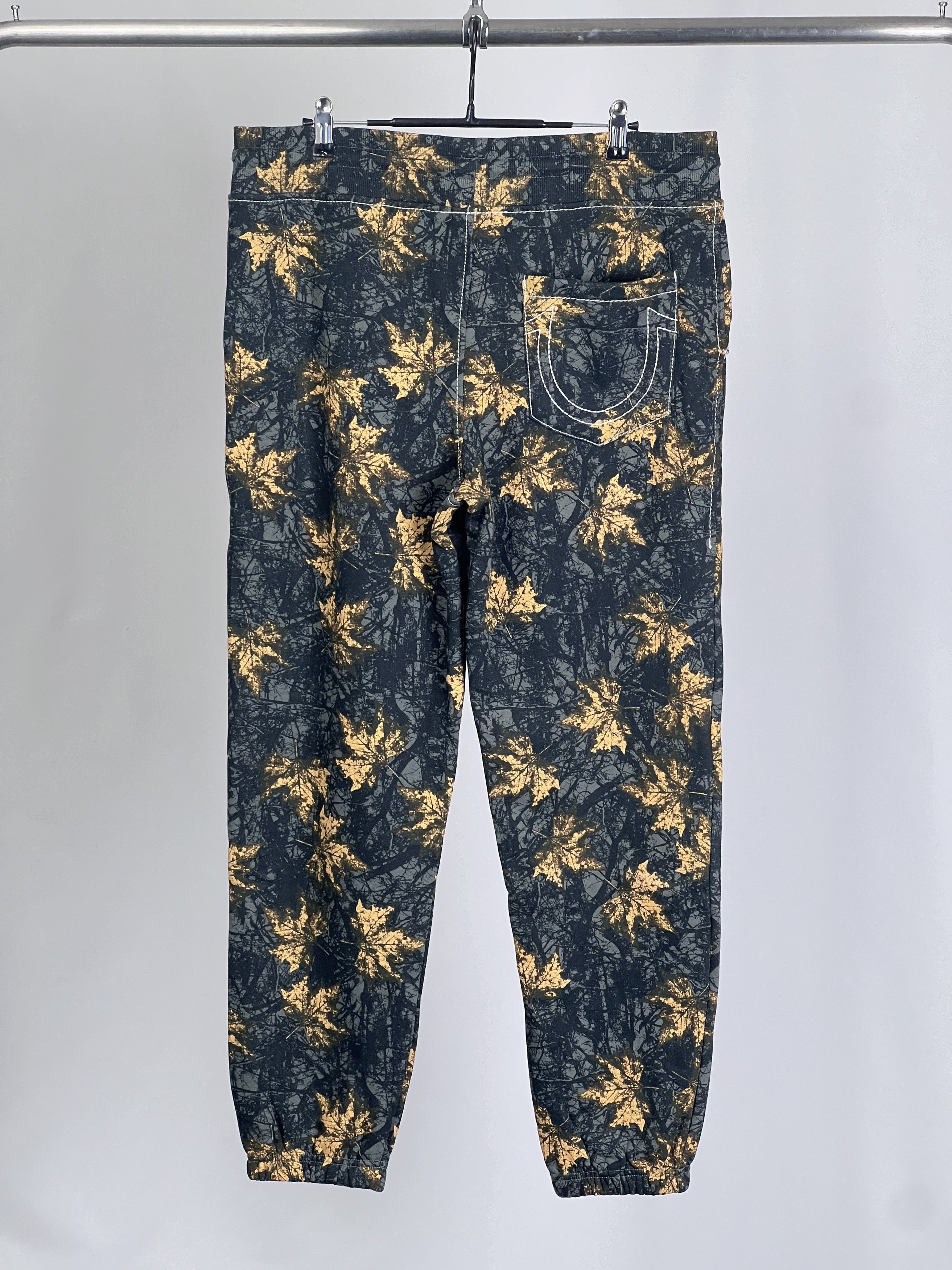 True Religion BRAND NEW BIG T LEAF CAMO LOGO JOGGER SIZE L Size US 34 / EU 50 - 6 Thumbnail