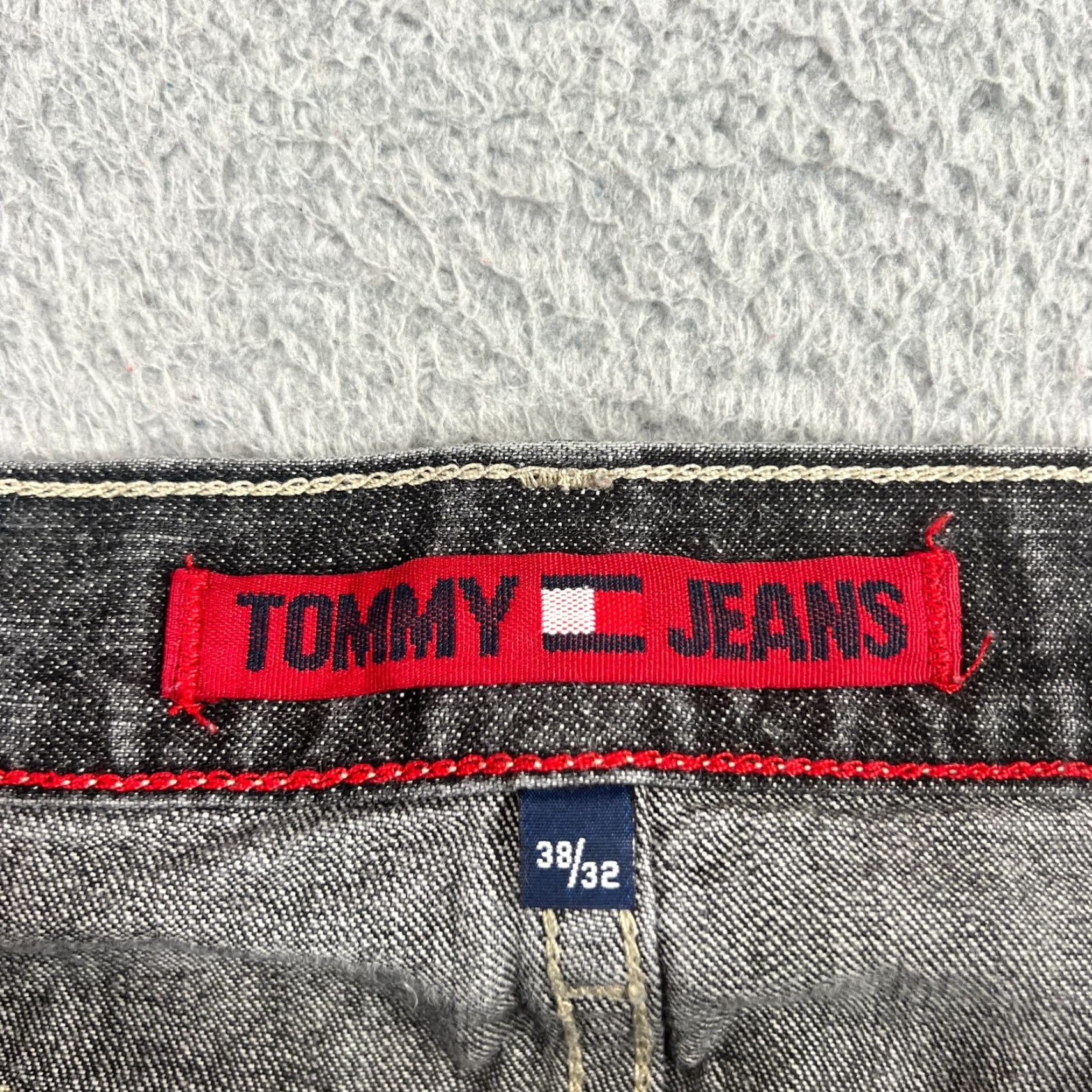 Tommy Hilfiger VINTAGE Tommy Hilfiger Jeans Men's Wide-Leg Denim Pants Size 38x32 Black Y2K Size US 38 / EU 54 - 6 Thumbnail