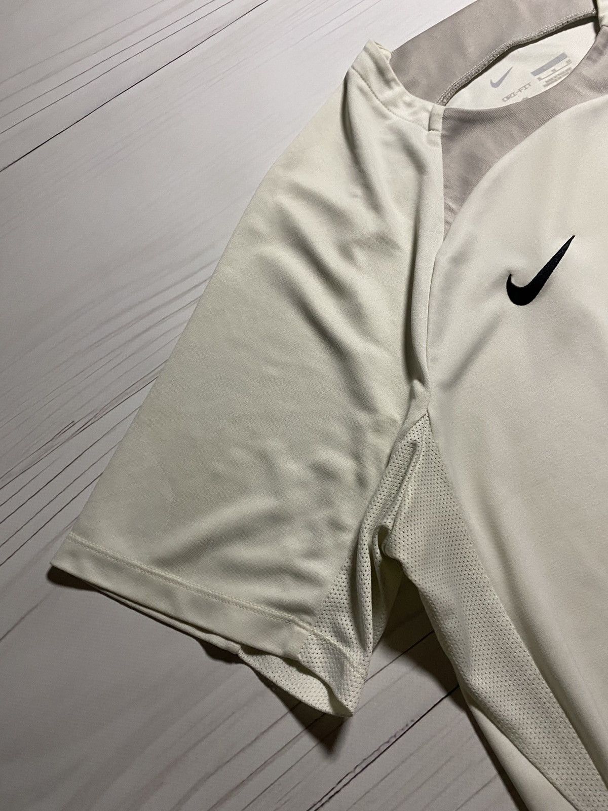 Nike Nike Tottenham Hotspur 2022/23 training soccer jersey Size US XL / EU 56 / 4 - 10 Thumbnail