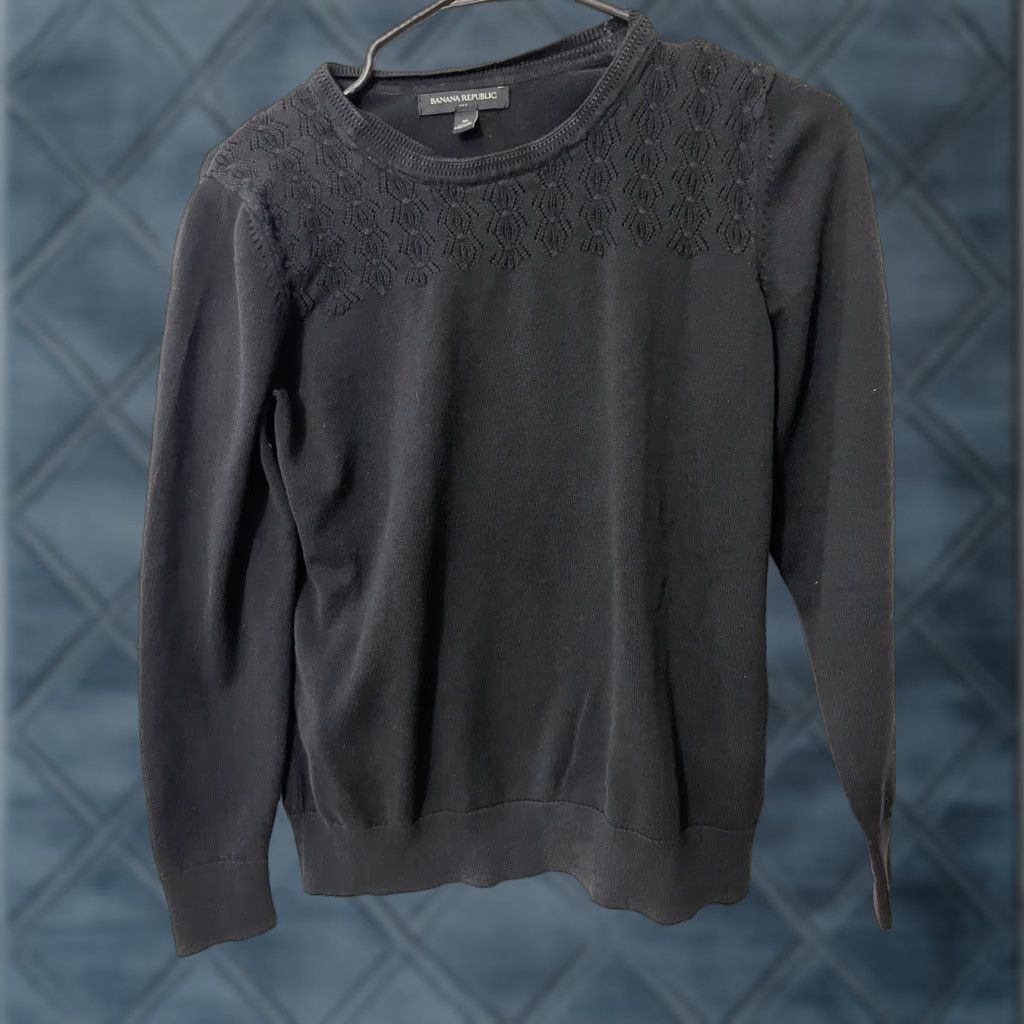 Banana Republic Banana Republic Sweater Womens Medium Black Long Sleeve Crew Knit Classic Preppy Size M / US 6-8 / IT 42-44 - 1 Thumbnail