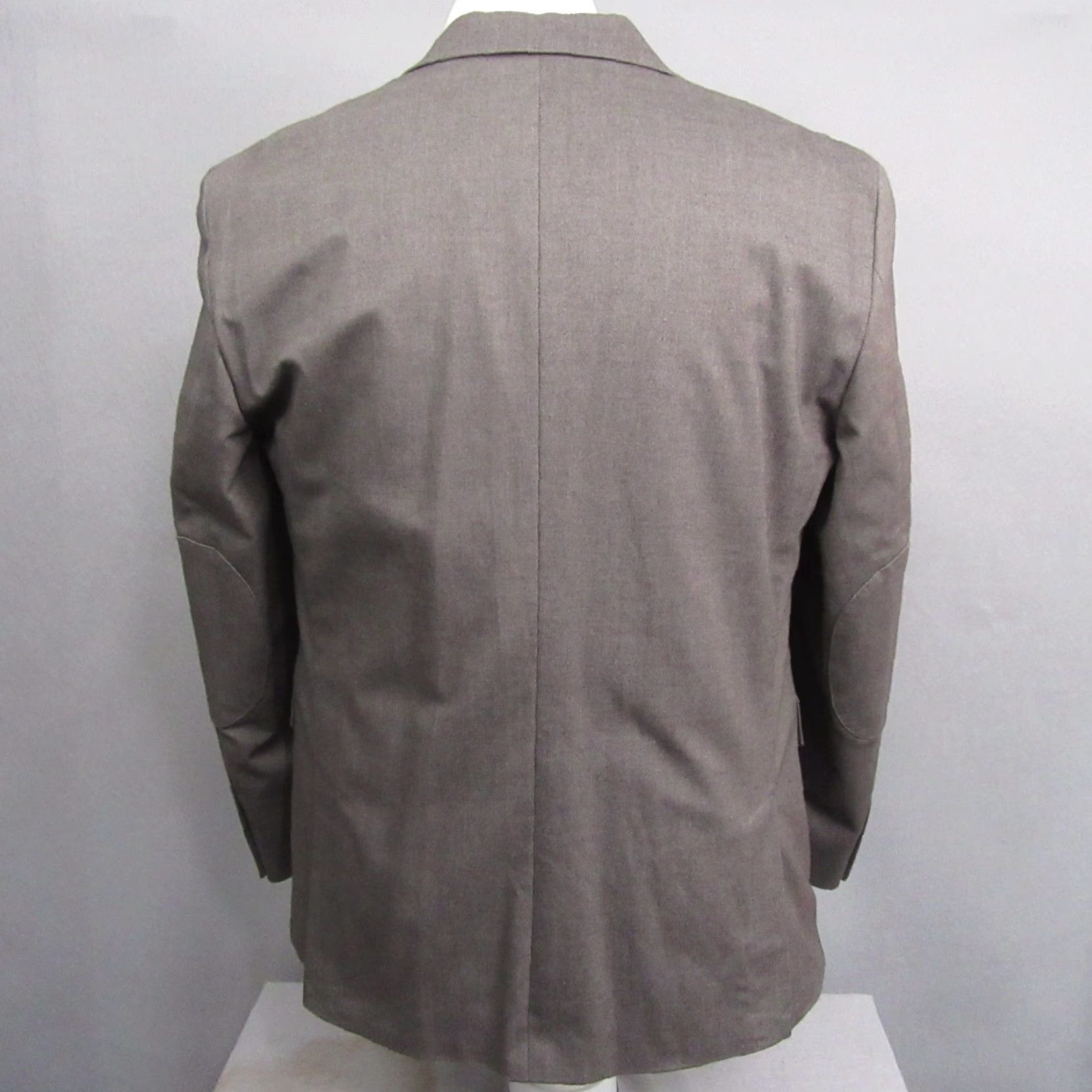 Joseph Abboud VINTAGE Joseph Abboud Sport Coat L 42R Gray Peak Collar Unstructured Mens Regular Fit Short description? Size US L / EU 52-54 / 3 - 4 Thumbnail