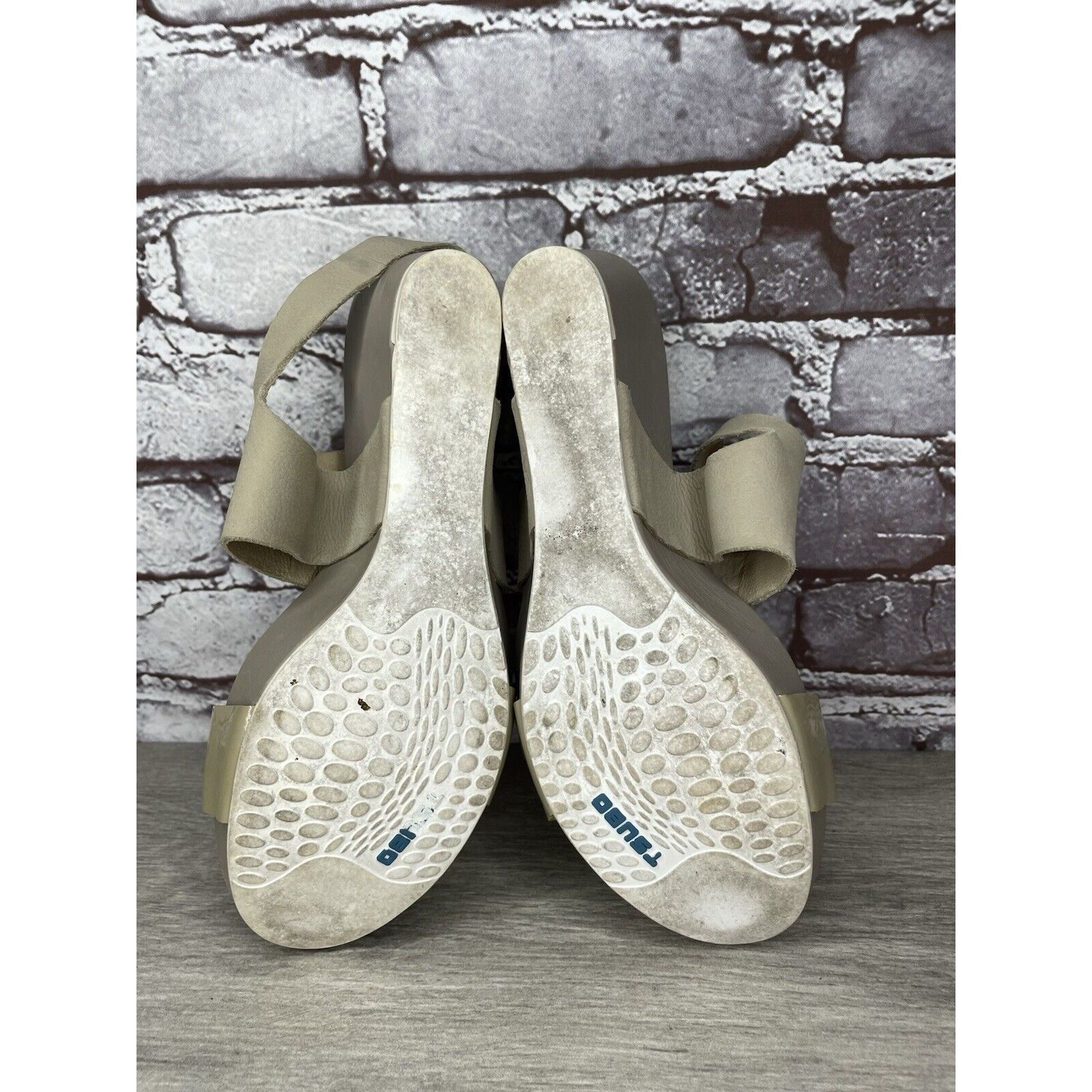TSUBO TSUBO Taupe Soft Leather Patent Open Toe Strap Wedge Sandals Size US 8.5 / IT 38.5 - 18 Thumbnail