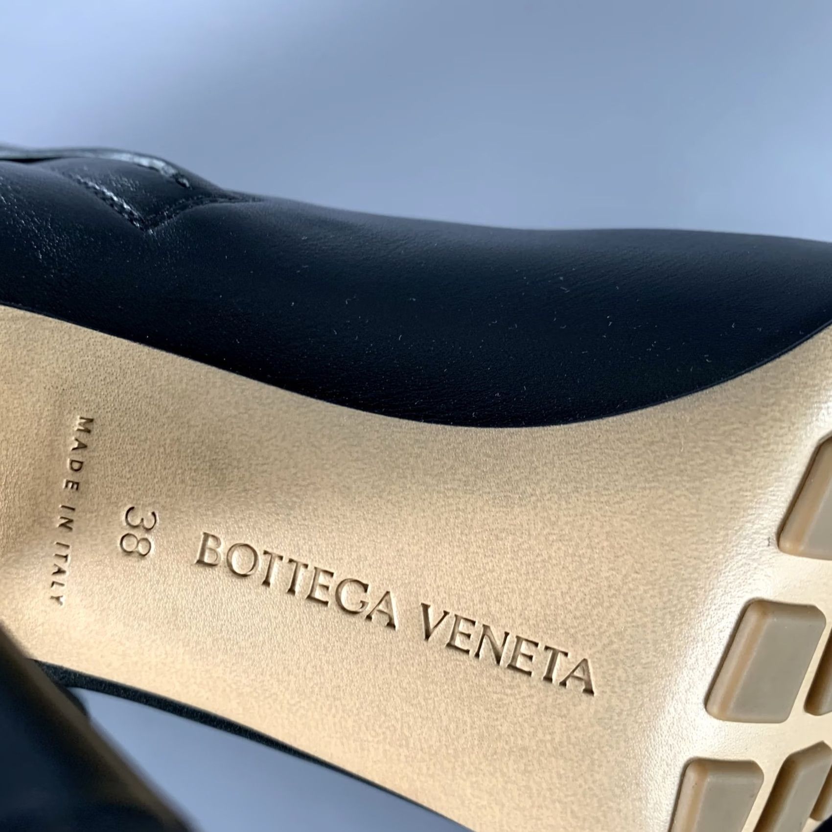 Bottega Veneta BOTTEGA VENETA Boots Fall 2022 Size 8 Black Leather Side Zipper Boots Womens 8 Black Leather Knee High Side Zipper Falls 2022 Size US 8 / IT 38 - 6 Thumbnail
