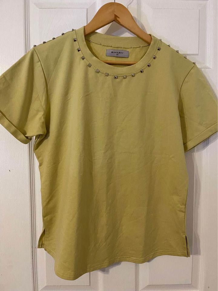 Designer Bailey Studded Mustard Tshirt Size L Size L / US 10 / IT 46 - 1 Thumbnail