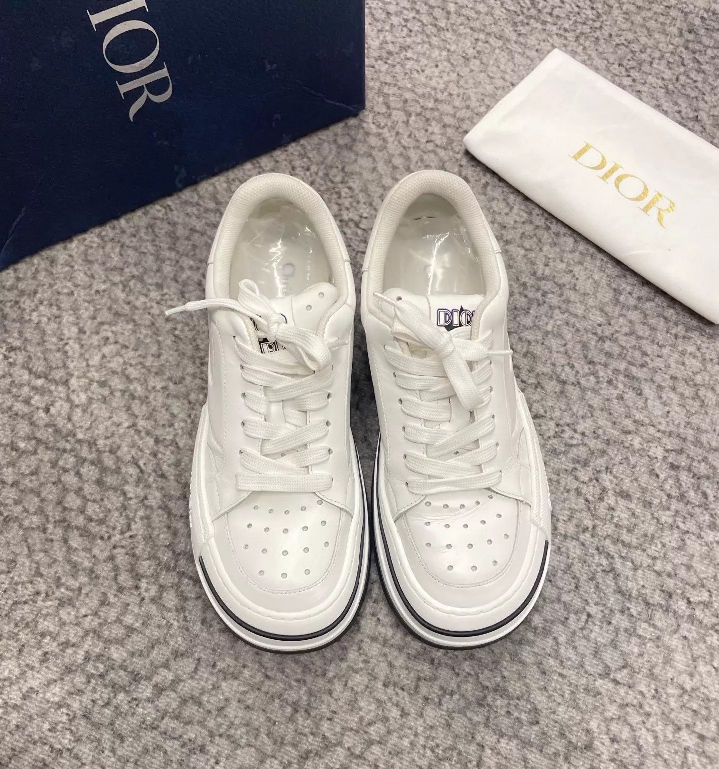 Dior DIOR white calfskin soft cute versatile sneakers Size US 8.5 / IT 38.5 - 1 Thumbnail