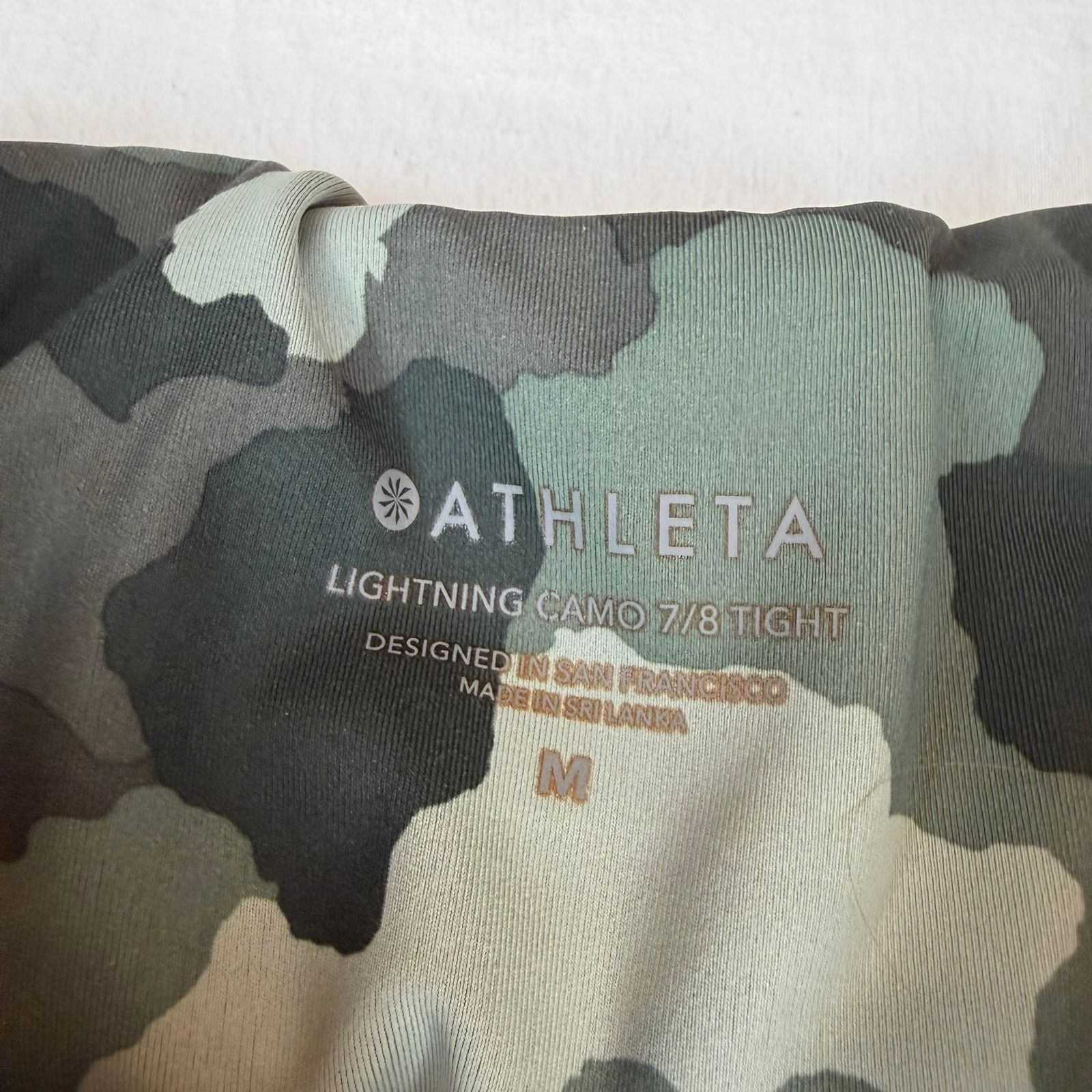 Athleta Athleta Lightning Camo 7/8 Tight Leggings Size M Size 28" / US 6 / IT 42 - 3 Thumbnail